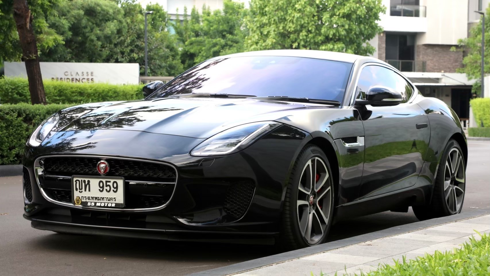2019 Jaguar F-Type Coupe สีดำ (รูปที่ 2)