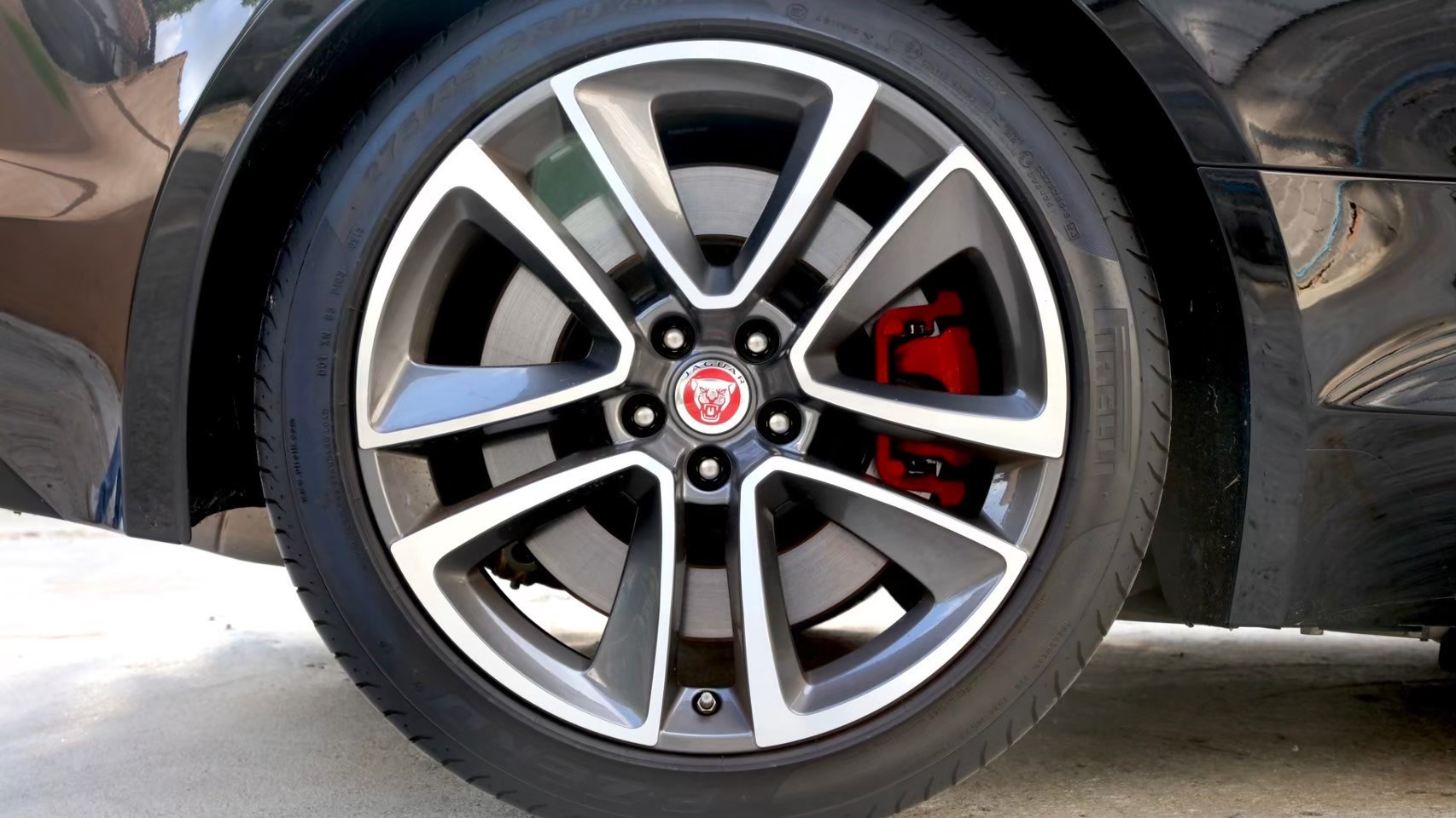 2019 Jaguar F-Type Coupe สีดำ (รูปที่ 17)