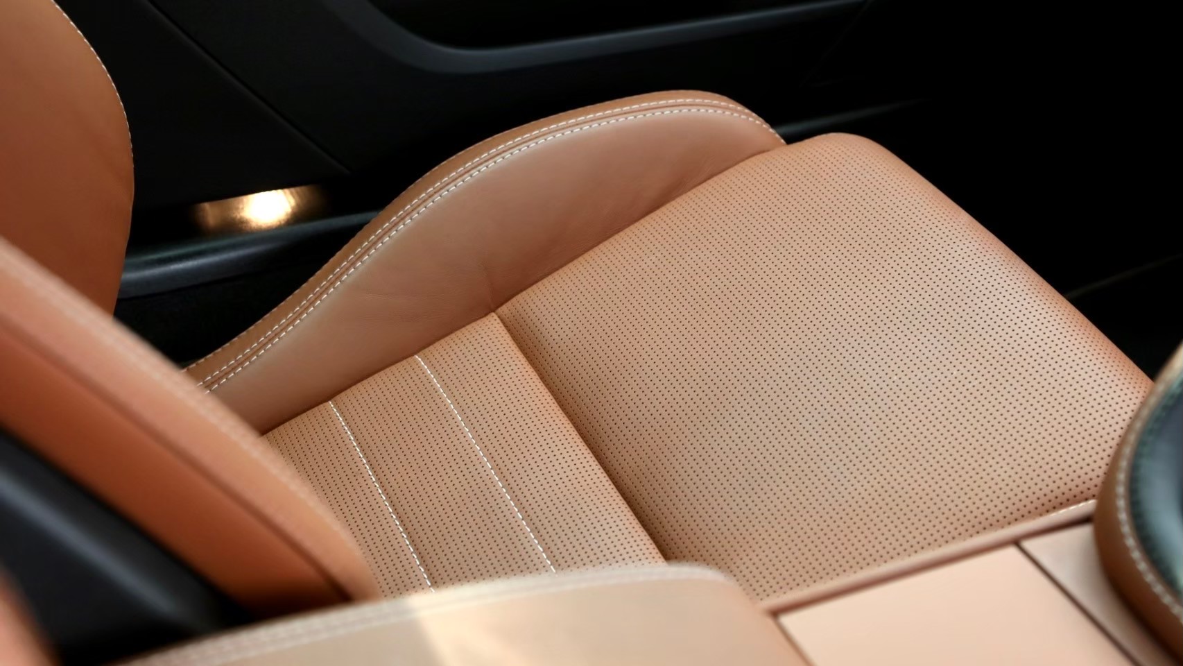 2019 Jaguar F-Type Coupe สีดำ (รูปที่ 11)