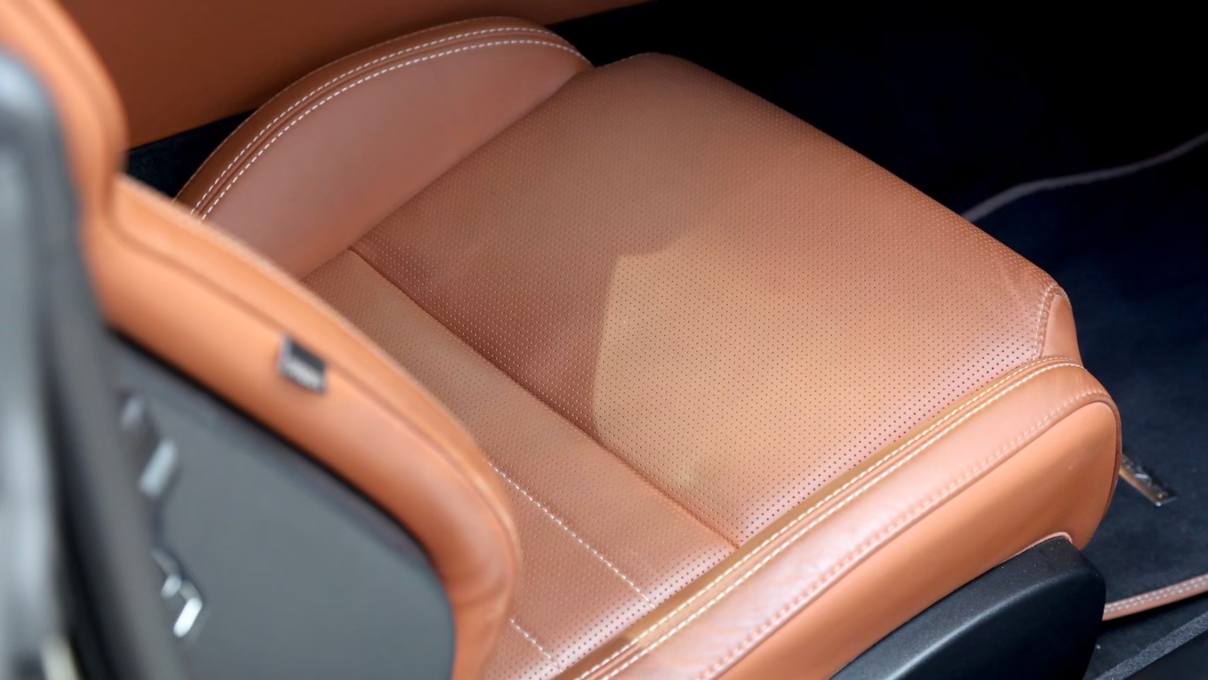 2019 Jaguar F-Type Coupe สีดำ (รูปที่ 16)