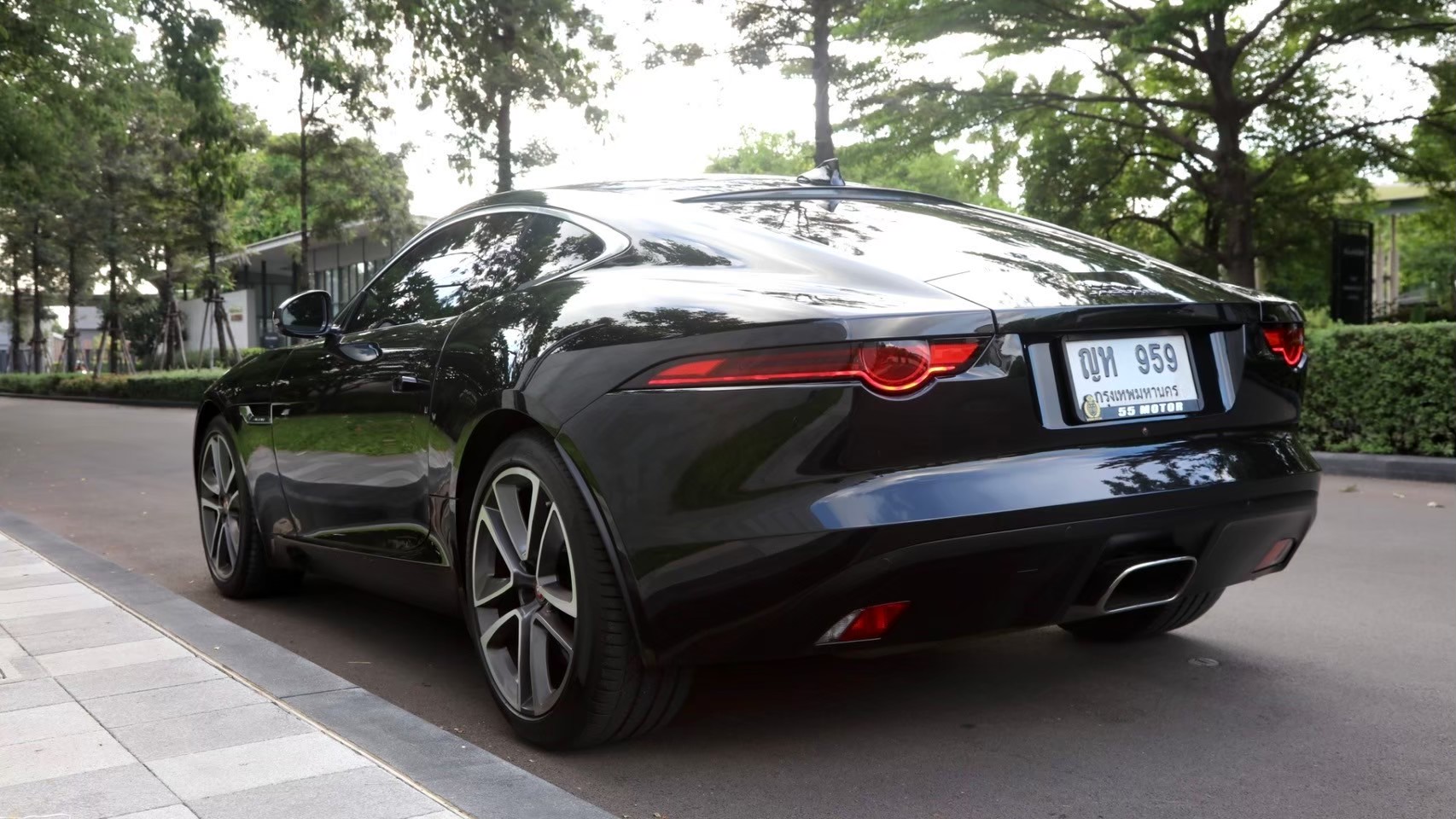 2019 Jaguar F-Type Coupe สีดำ (รูปที่ 3)