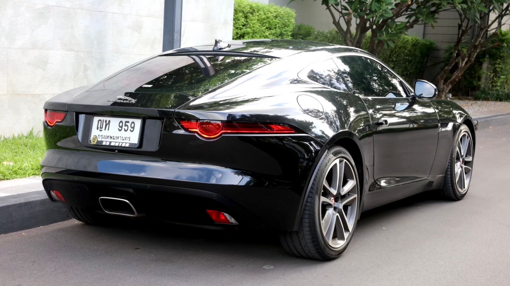 2019 Jaguar F-Type Coupe สีดำ (รูปที่ 6)