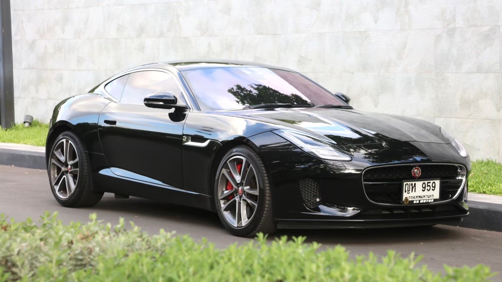 2019 Jaguar F-Type Coupe สีดำ