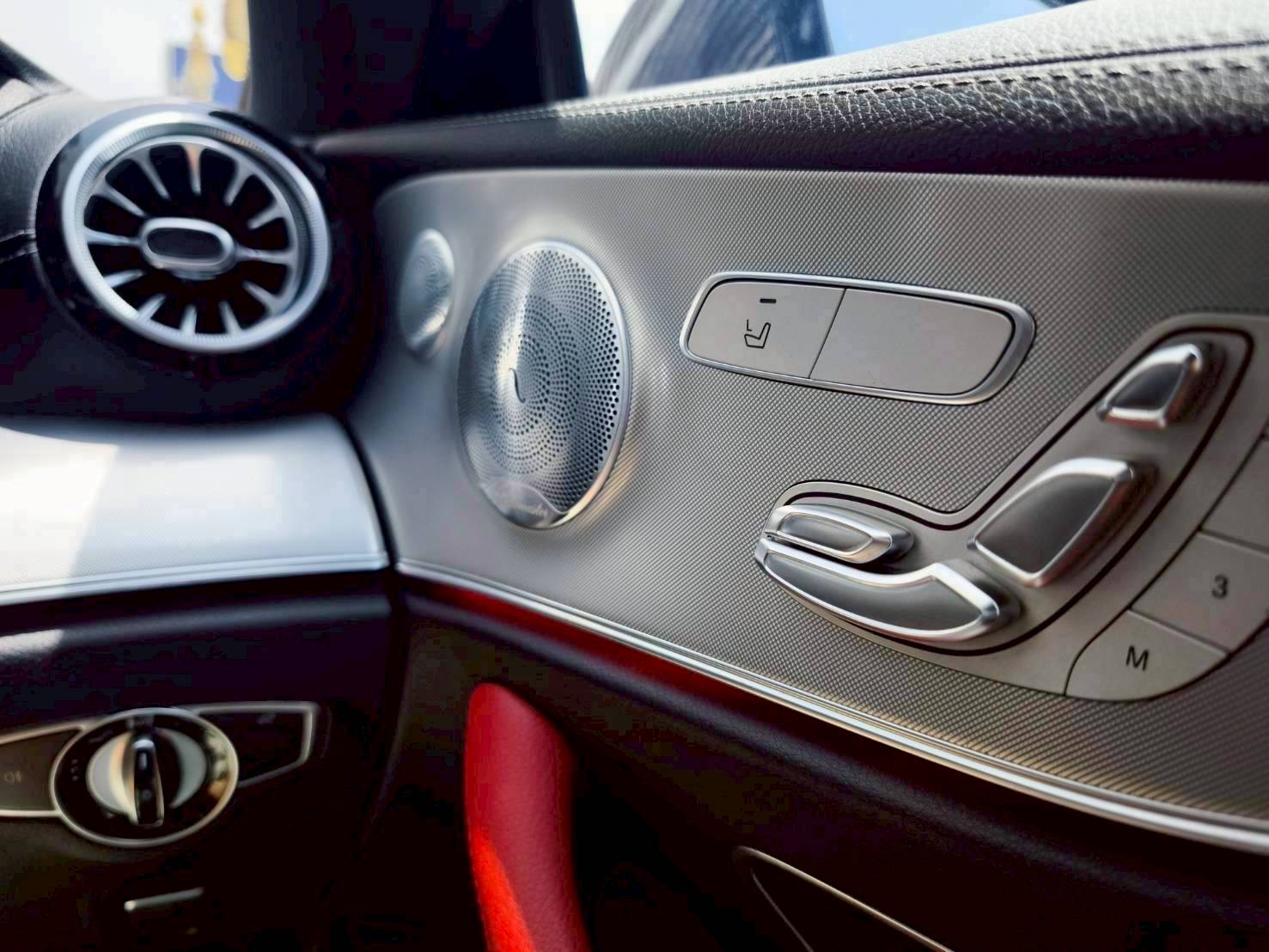 2020 Mercedes-Benz E-Class E 200 Coupe AMG สีดำ (รูปที่ 9)