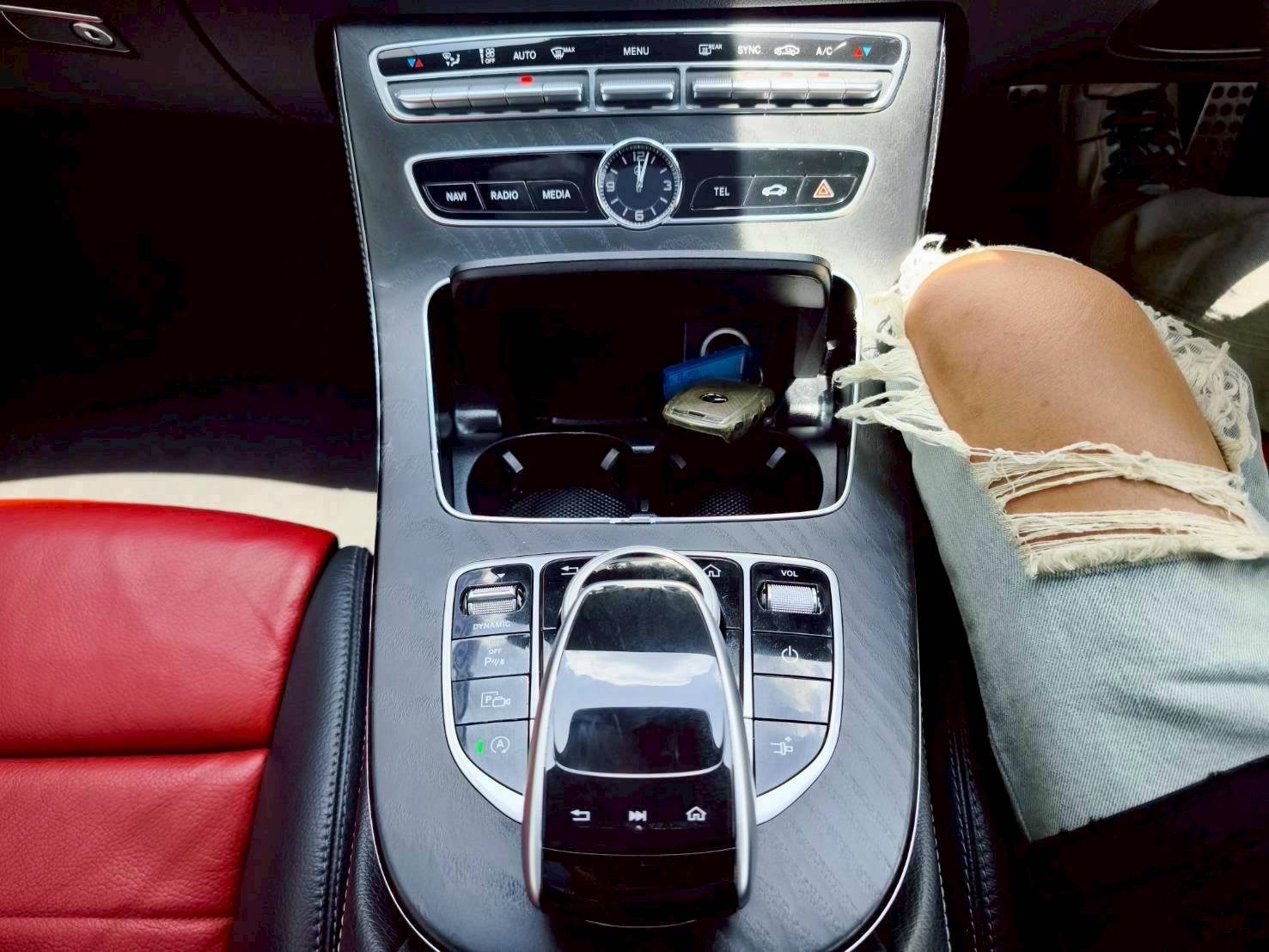 2020 Mercedes-Benz E-Class E 200 Coupe AMG สีดำ (รูปที่ 10)