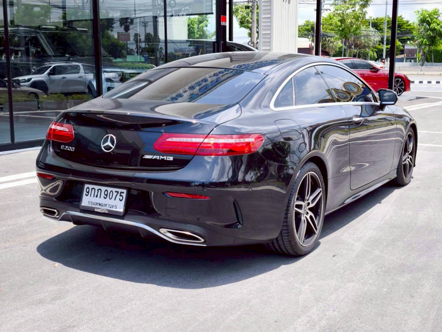 2020 Mercedes-Benz E-Class E 200 Coupe AMG สีดำ (รูปที่ 15)
