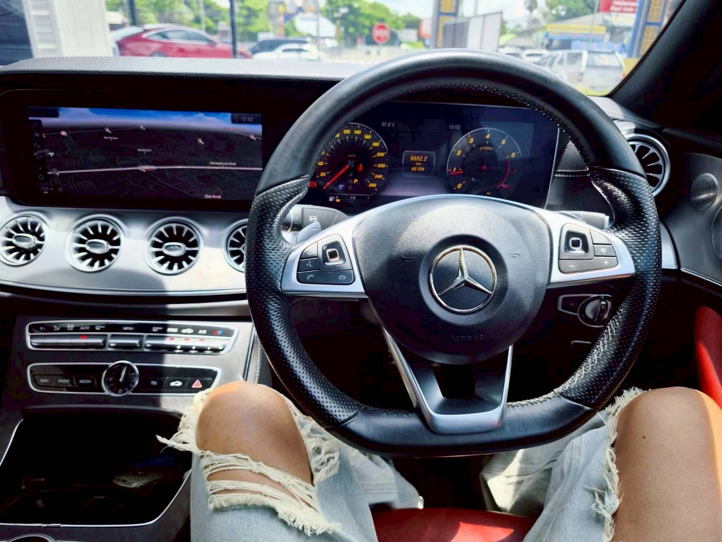 2020 Mercedes-Benz E-Class E 200 Coupe AMG สีดำ (รูปที่ 4)