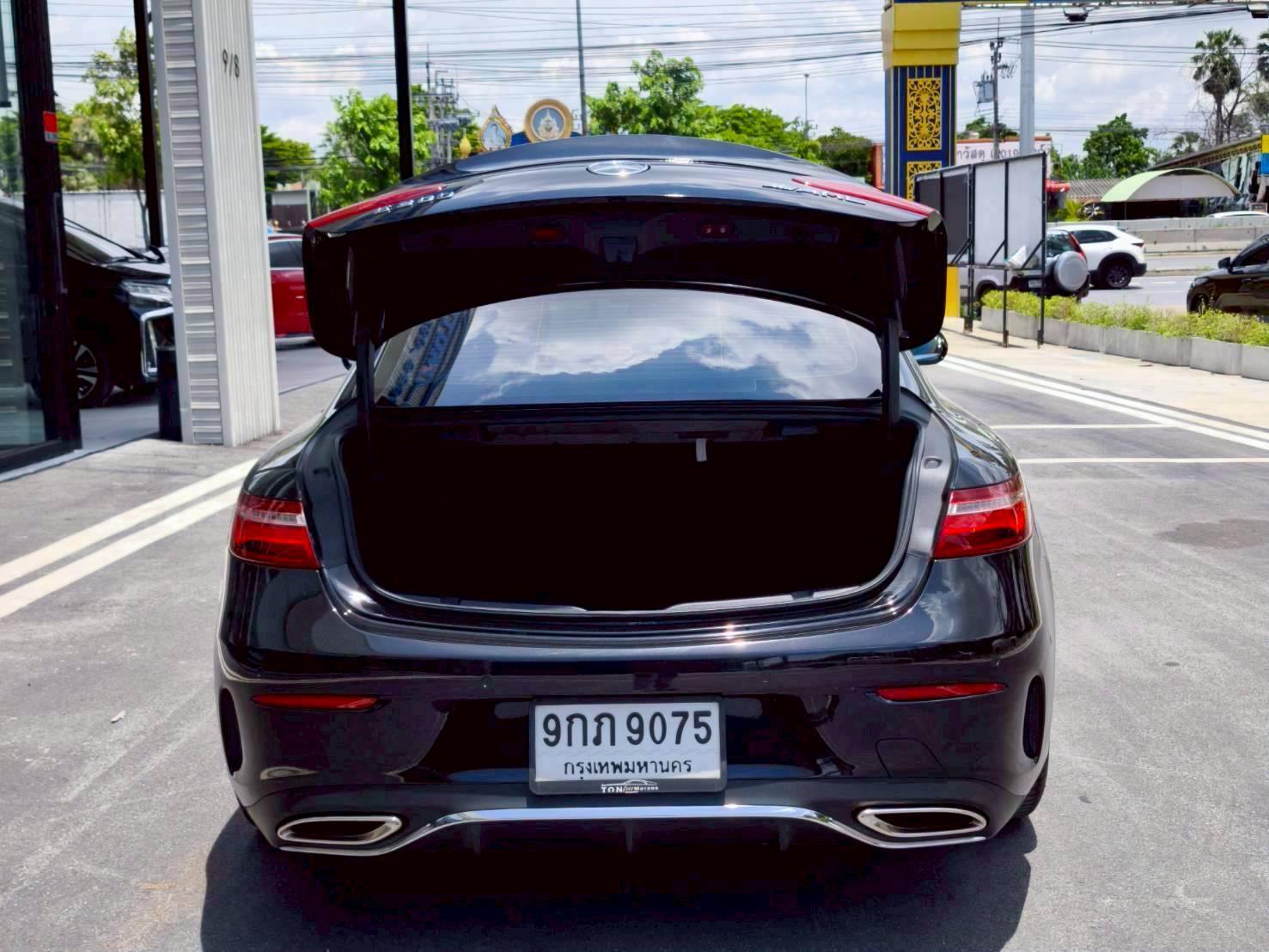 2020 Mercedes-Benz E-Class E 200 Coupe AMG สีดำ (รูปที่ 13)