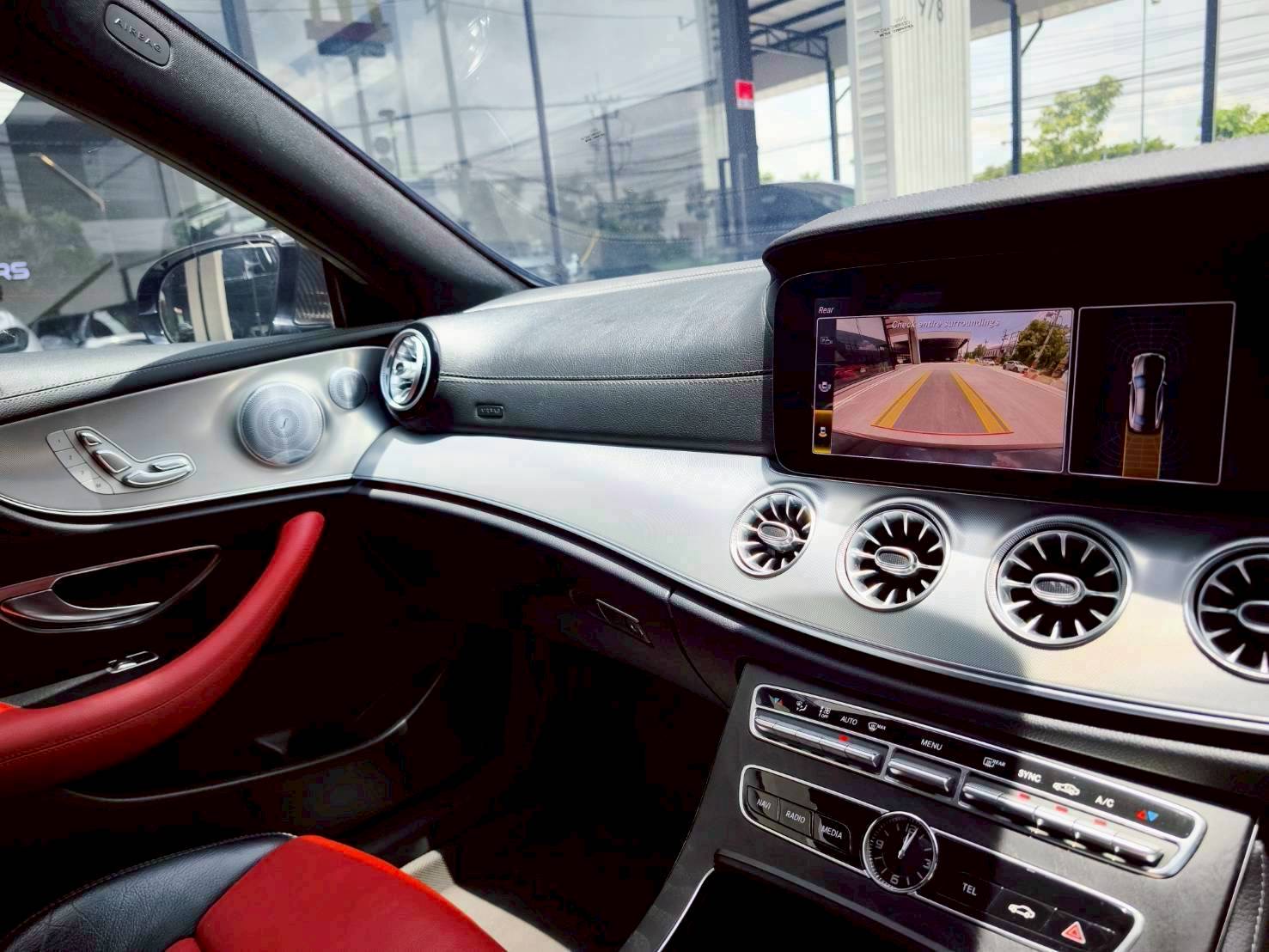 2020 Mercedes-Benz E-Class E 200 Coupe AMG สีดำ (รูปที่ 8)