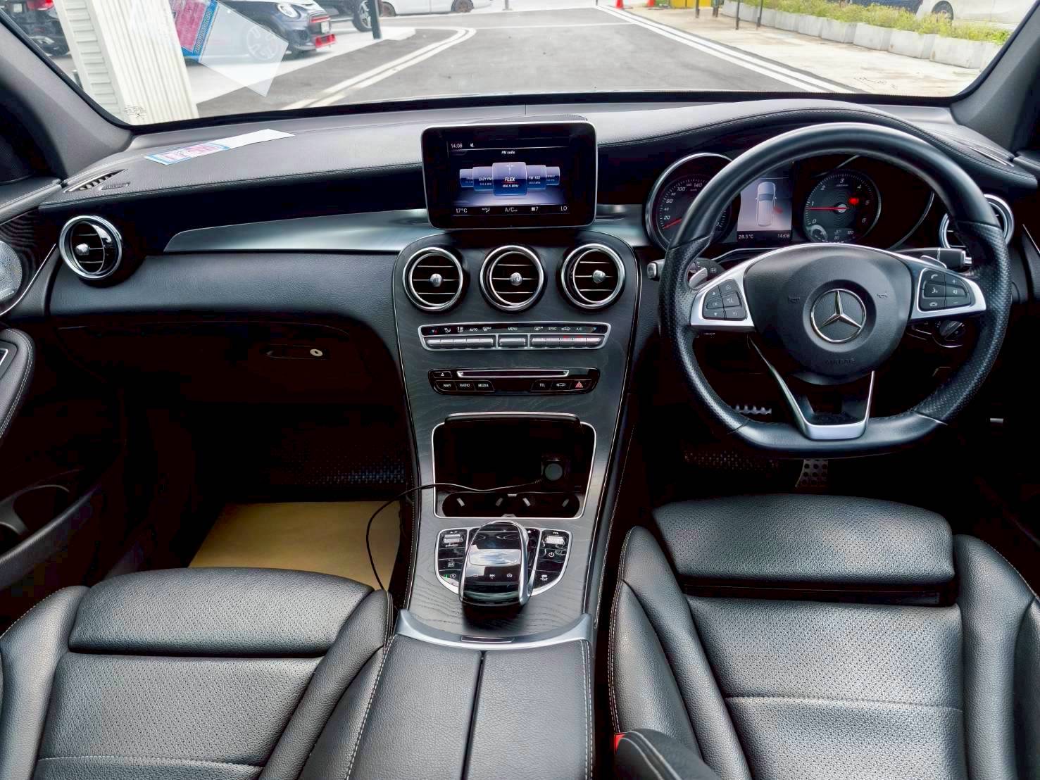 2021 Mercedes-Benz GLC-Class GLC 250 d สีเทา (รูปที่ 7)