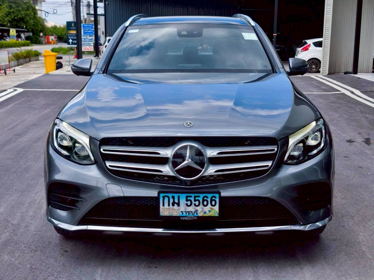 2021 Mercedes-Benz GLC-Class GLC 250 d สีเทา (รูปที่ 2)