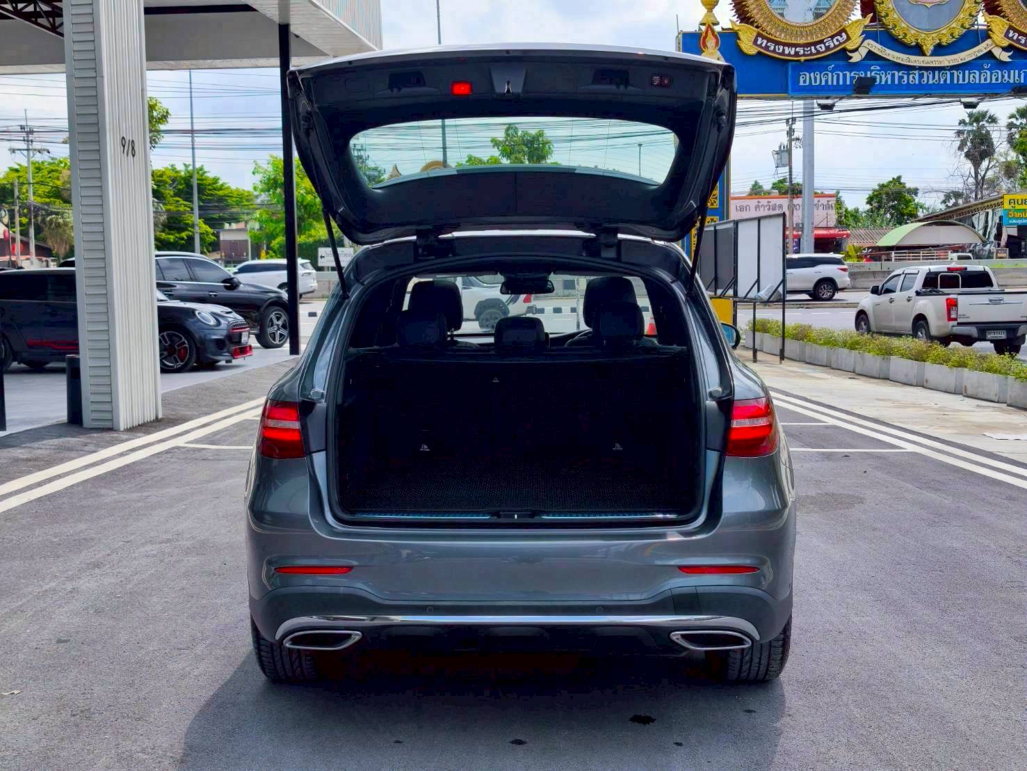 2021 Mercedes-Benz GLC-Class GLC 250 d สีเทา (รูปที่ 16)