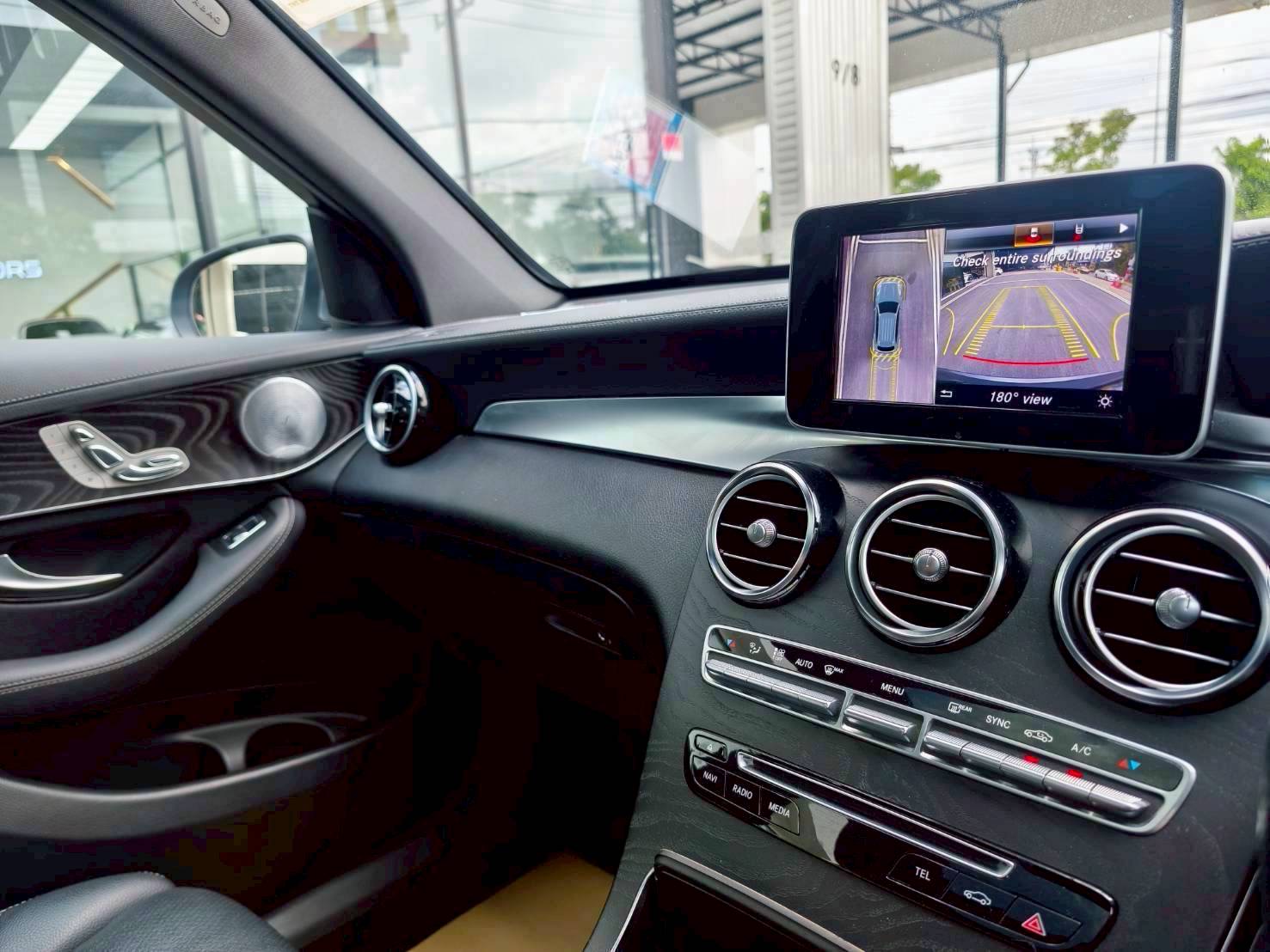 2021 Mercedes-Benz GLC-Class GLC 250 d สีเทา (รูปที่ 9)
