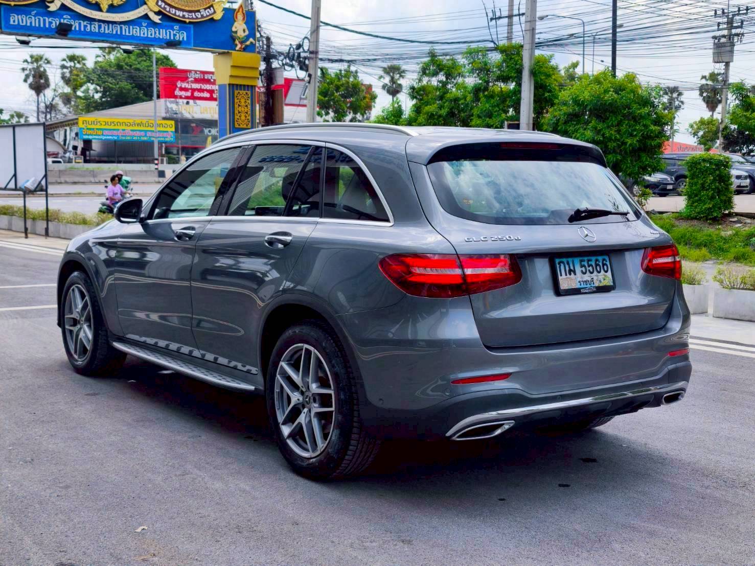 2021 Mercedes-Benz GLC-Class GLC 250 d สีเทา (รูปที่ 18)