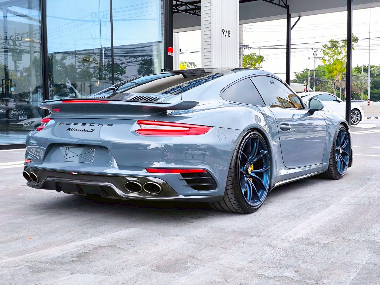 2017 Porsche 911.2 Turbo S 3.8 Coupe สีเทา (รูปที่ 16)