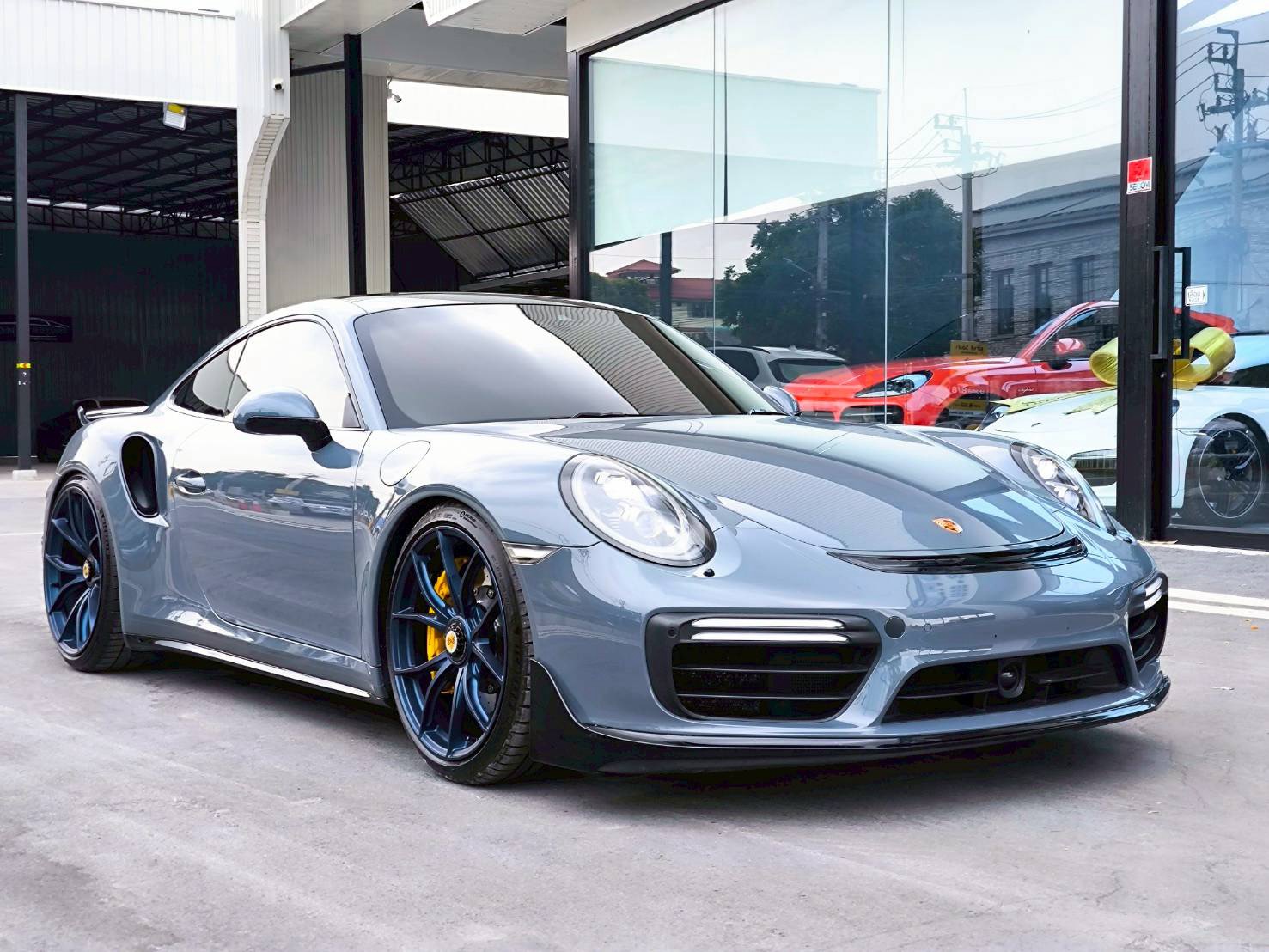2017 Porsche 911.2 Turbo S 3.8 Coupe สีเทา (รูปที่ 2)