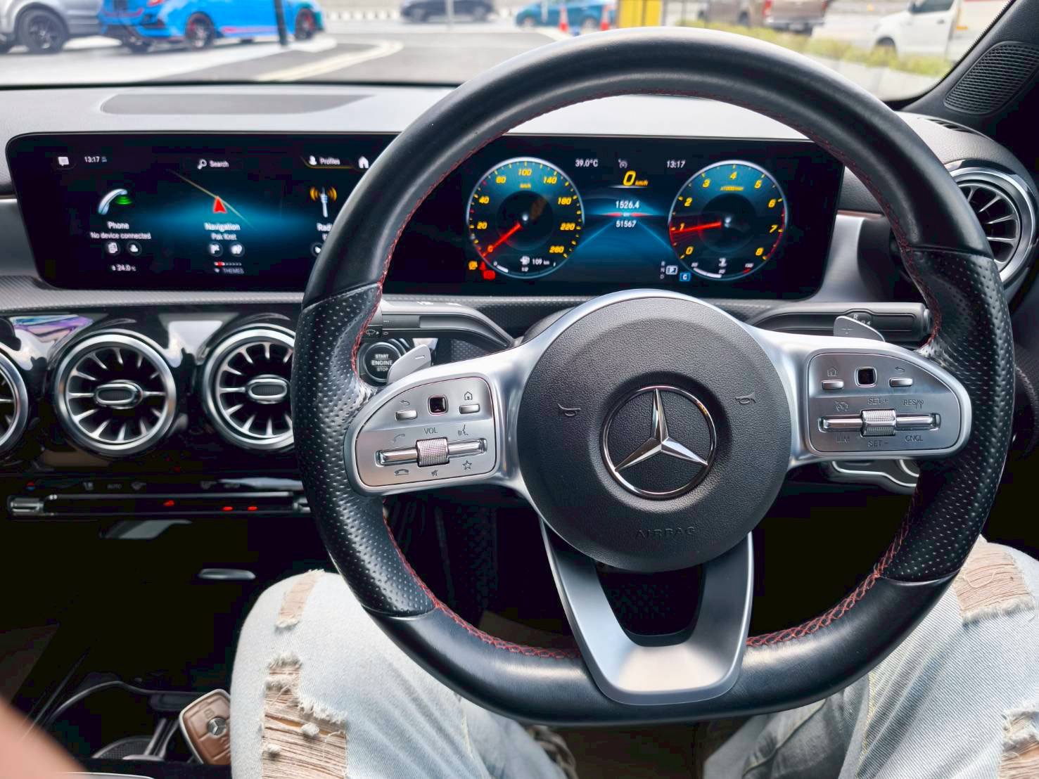2022 Mercedes-Benz A-Class A 200 AMG สีดำ (รูปที่ 8)