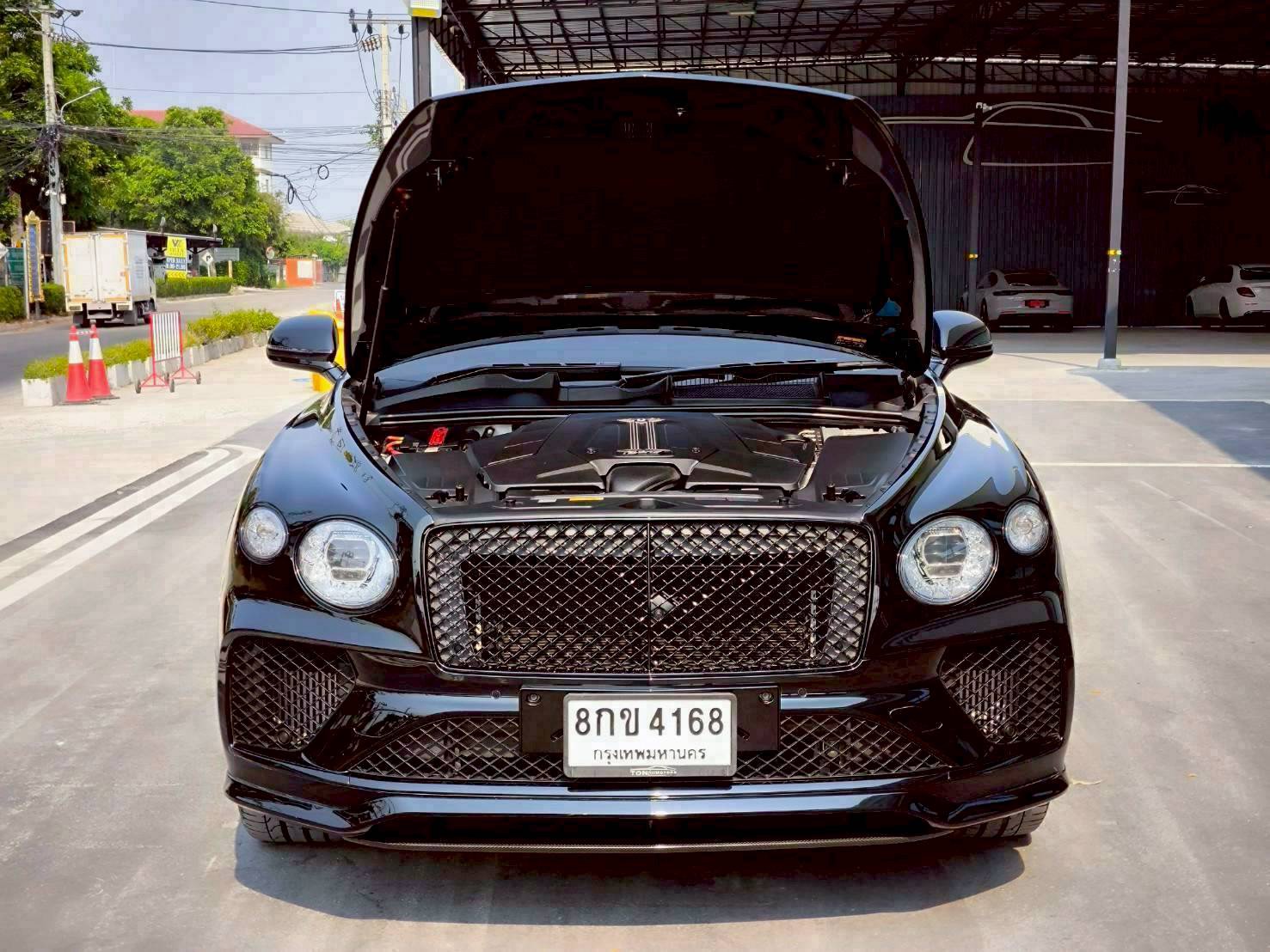 2022 Bentley Bentayga สีดำ (รูปที่ 4)