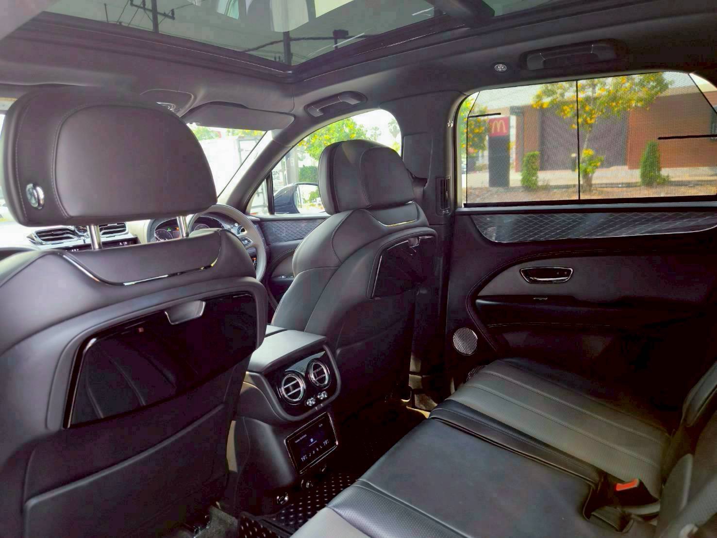 2022 Bentley Bentayga สีดำ (รูปที่ 14)