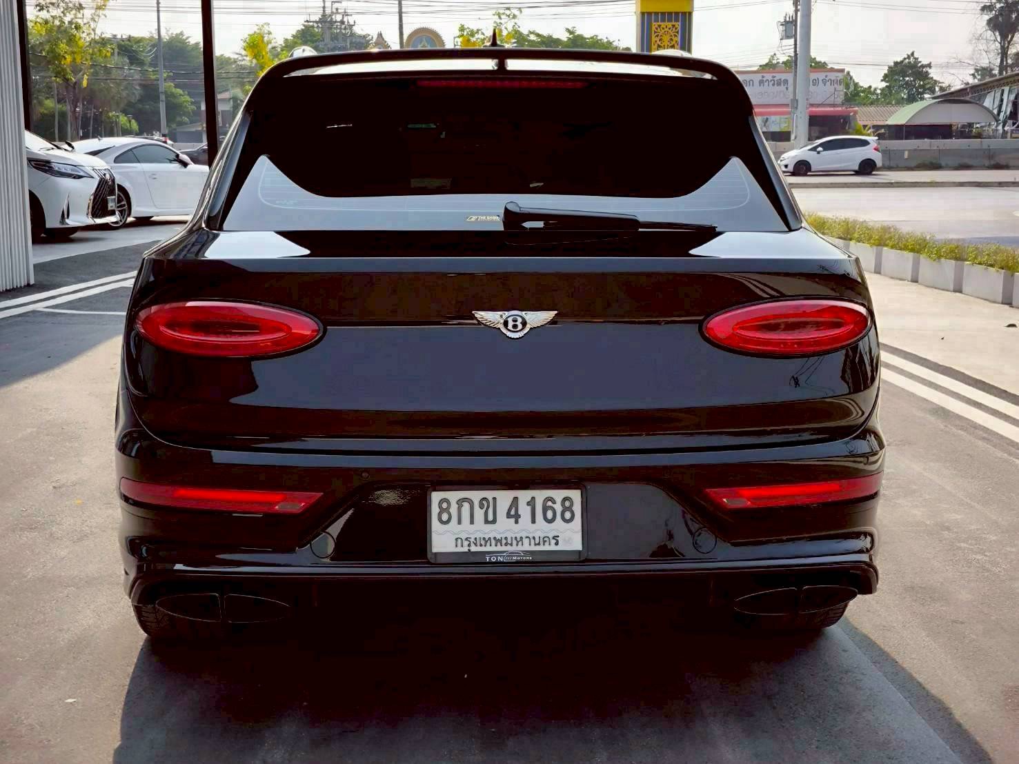 2022 Bentley Bentayga สีดำ (รูปที่ 16)
