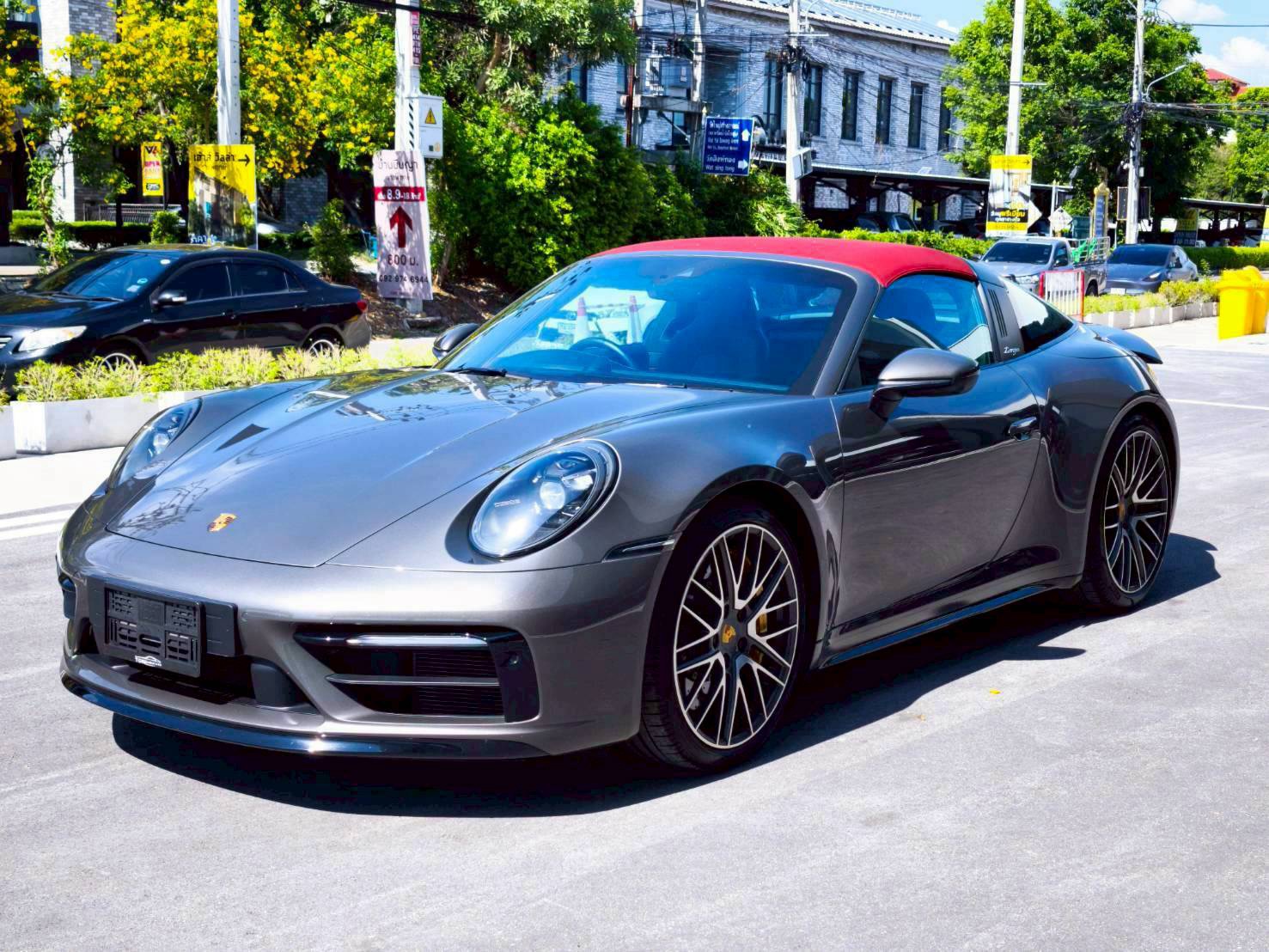 2022 Porsche 911 Targa 4S สีเทา (รูปที่ 3)