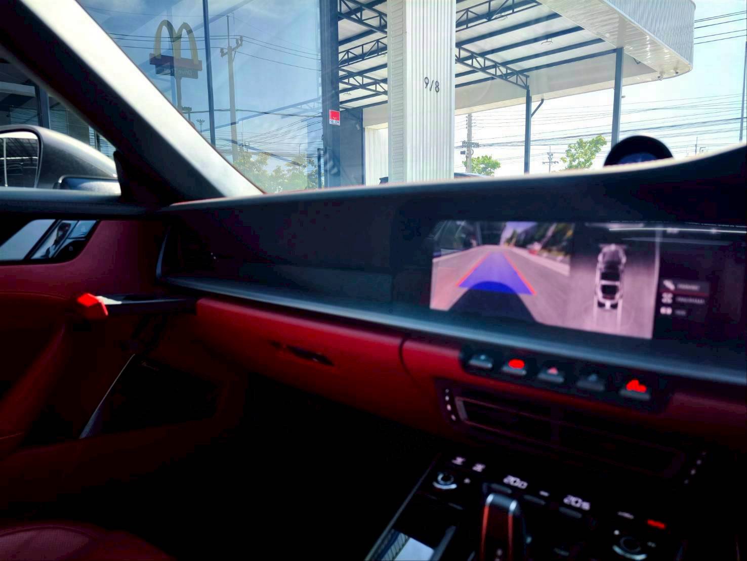 2022 Porsche 911 Targa 4S สีเทา (รูปที่ 11)