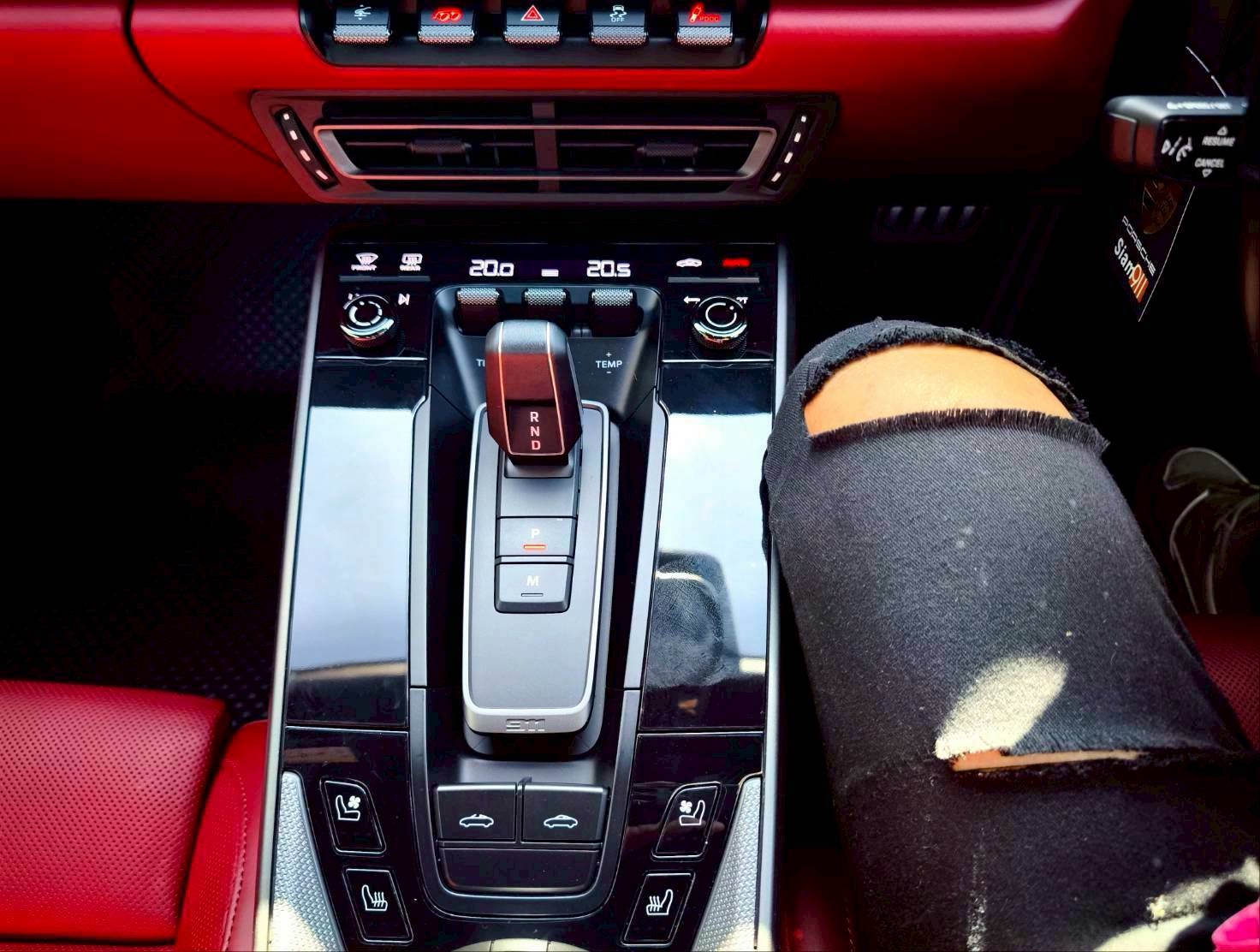 2022 Porsche 911 Targa 4S สีเทา (รูปที่ 12)