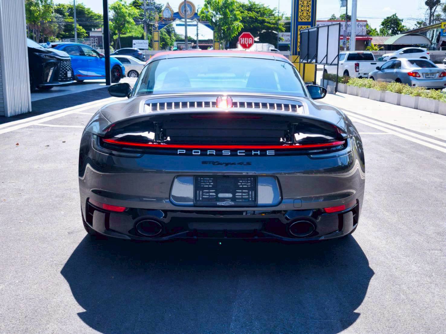 2022 Porsche 911 Targa 4S สีเทา (รูปที่ 16)