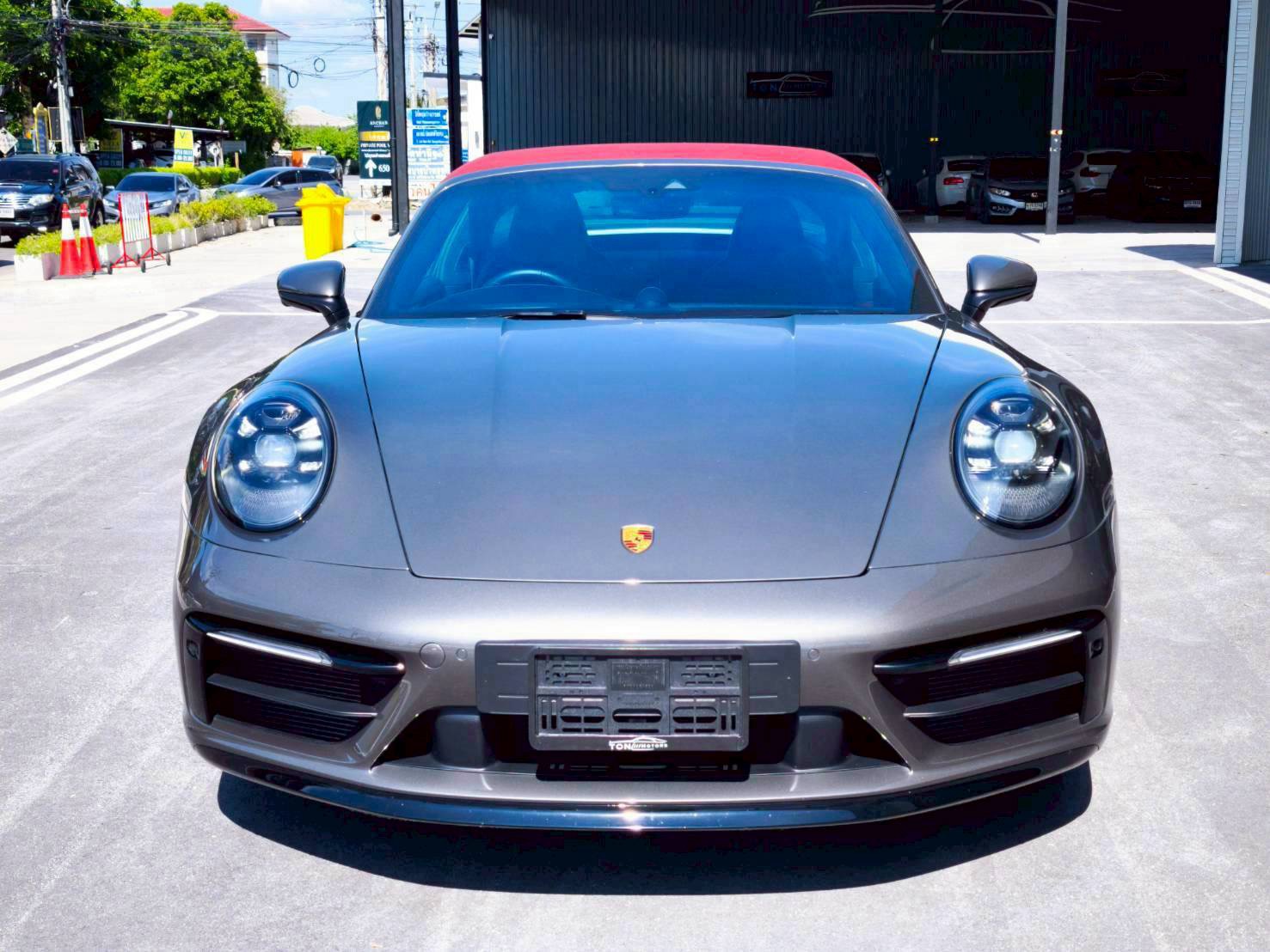 2022 Porsche 911 Targa 4S สีเทา (รูปที่ 2)