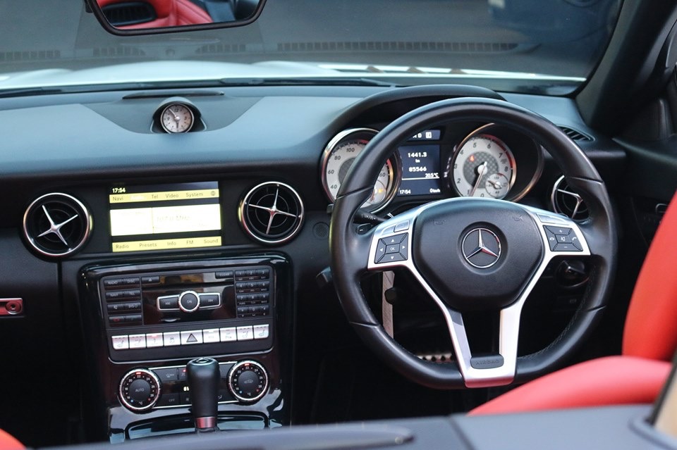 Mercedes-Benz SLK-Class R172 ปี 2012 สีขาว (รูปที่ 9)