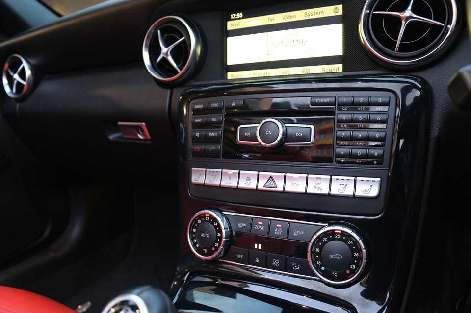 Mercedes-Benz SLK-Class R172 ปี 2012 สีขาว (รูปที่ 20)