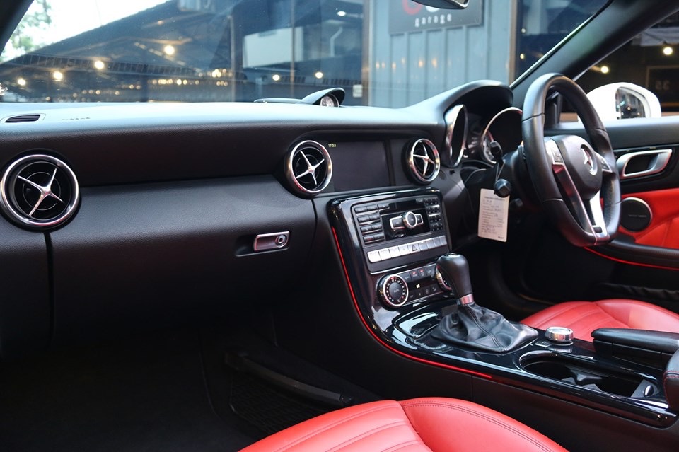 Mercedes-Benz SLK-Class R172 ปี 2012 สีขาว (รูปที่ 14)