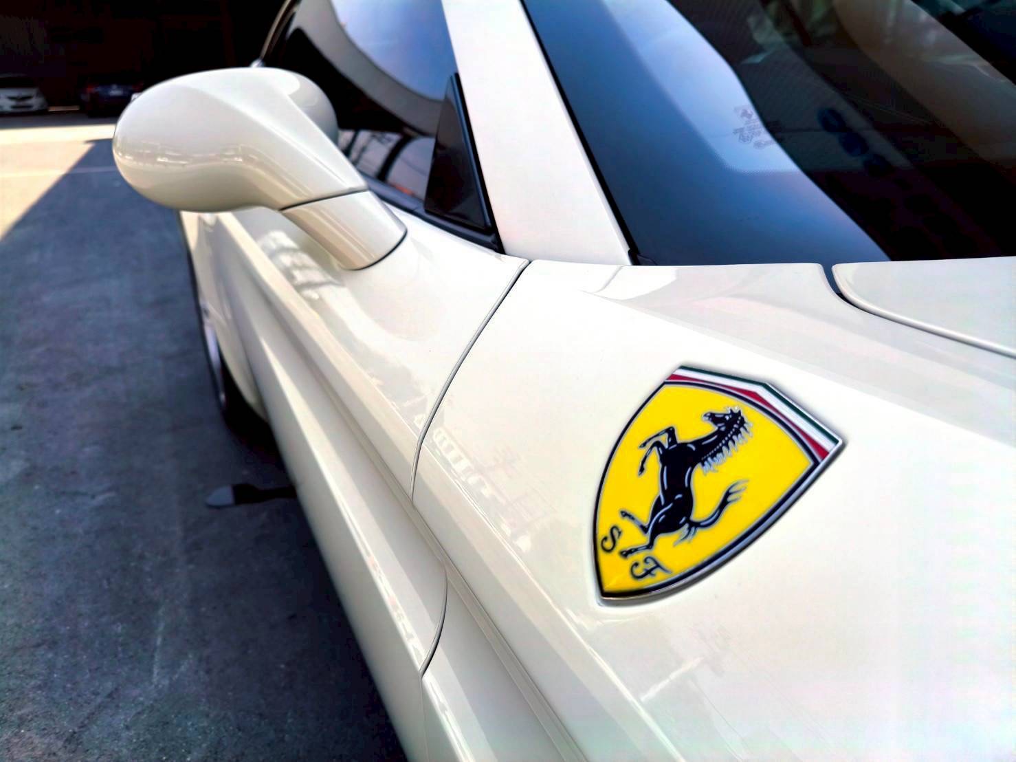2015 Ferrari California T สีขาว (รูปที่ 19)