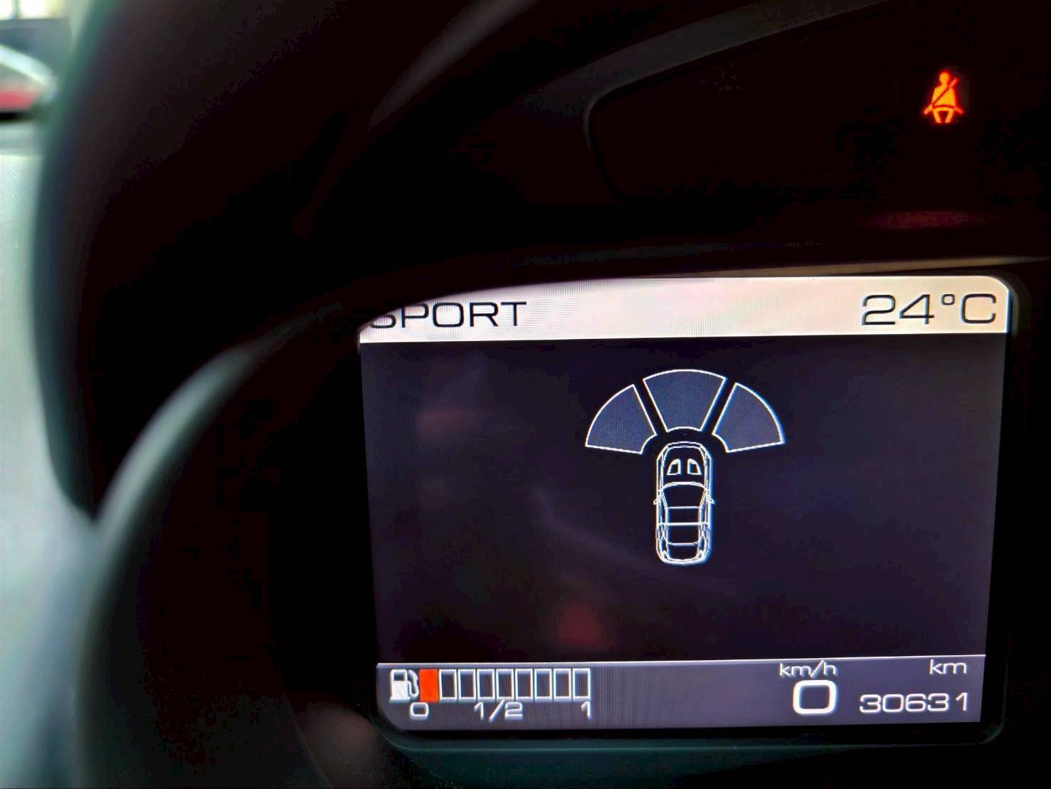 2015 Ferrari California T สีขาว (รูปที่ 6)