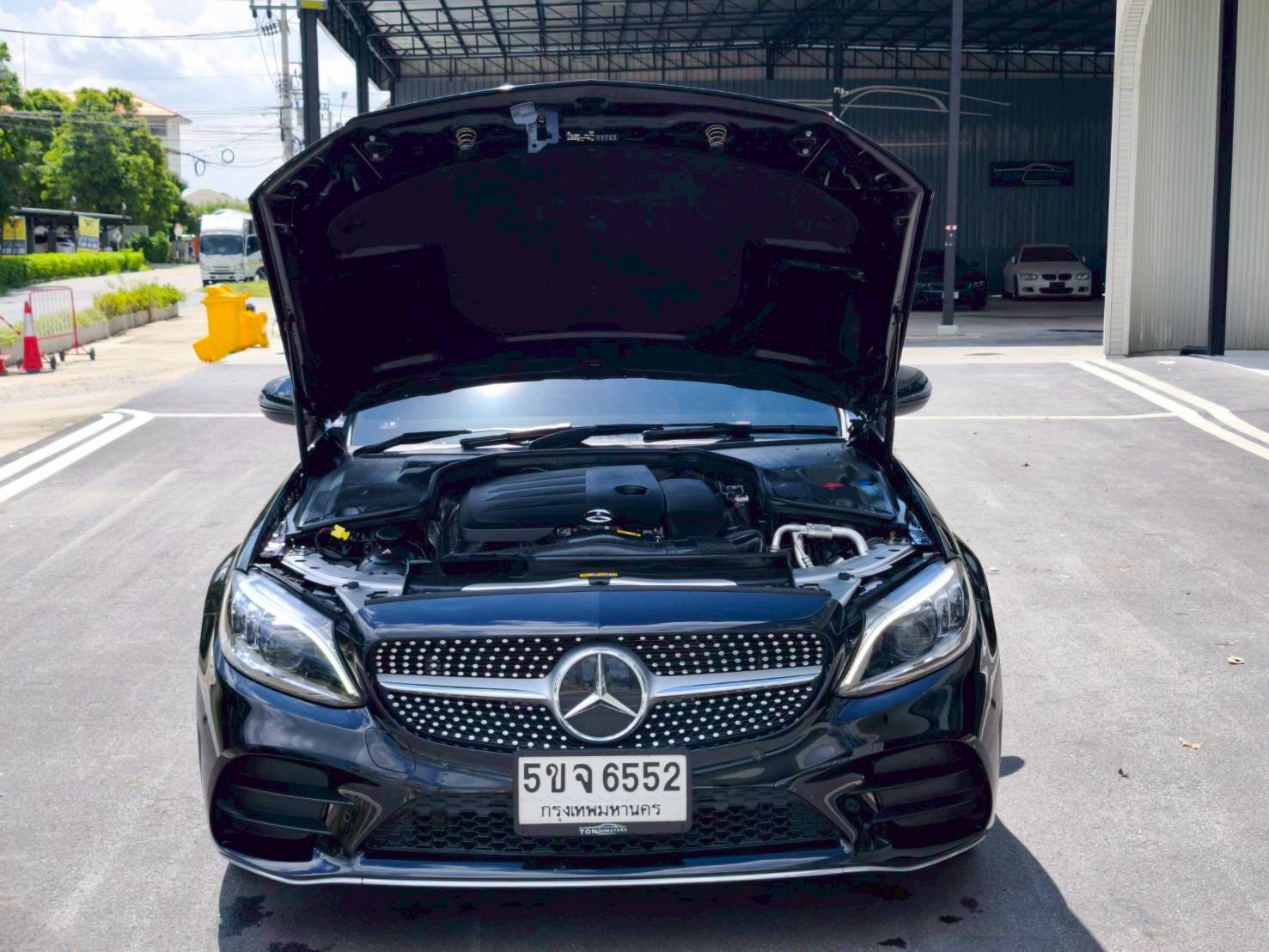 2022 Mercedes-Benz C-Class Coupe C 200 AMG สีดำ (รูปที่ 4)