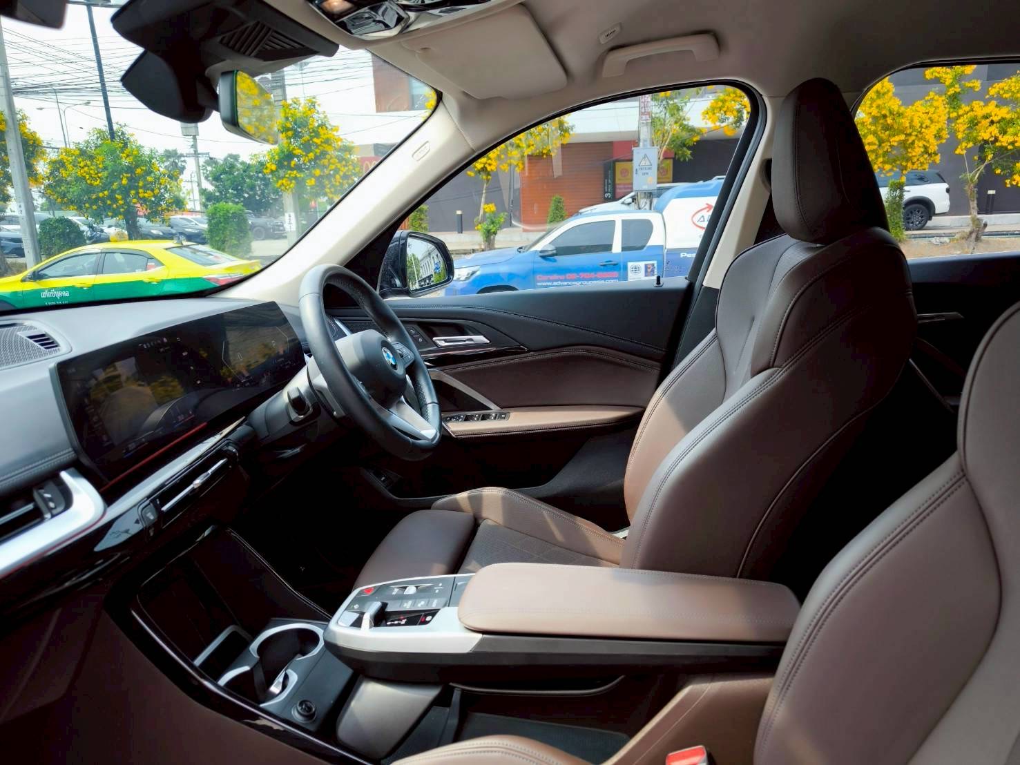 2023 BMW X1 U11 สีดำ (รูปที่ 7)