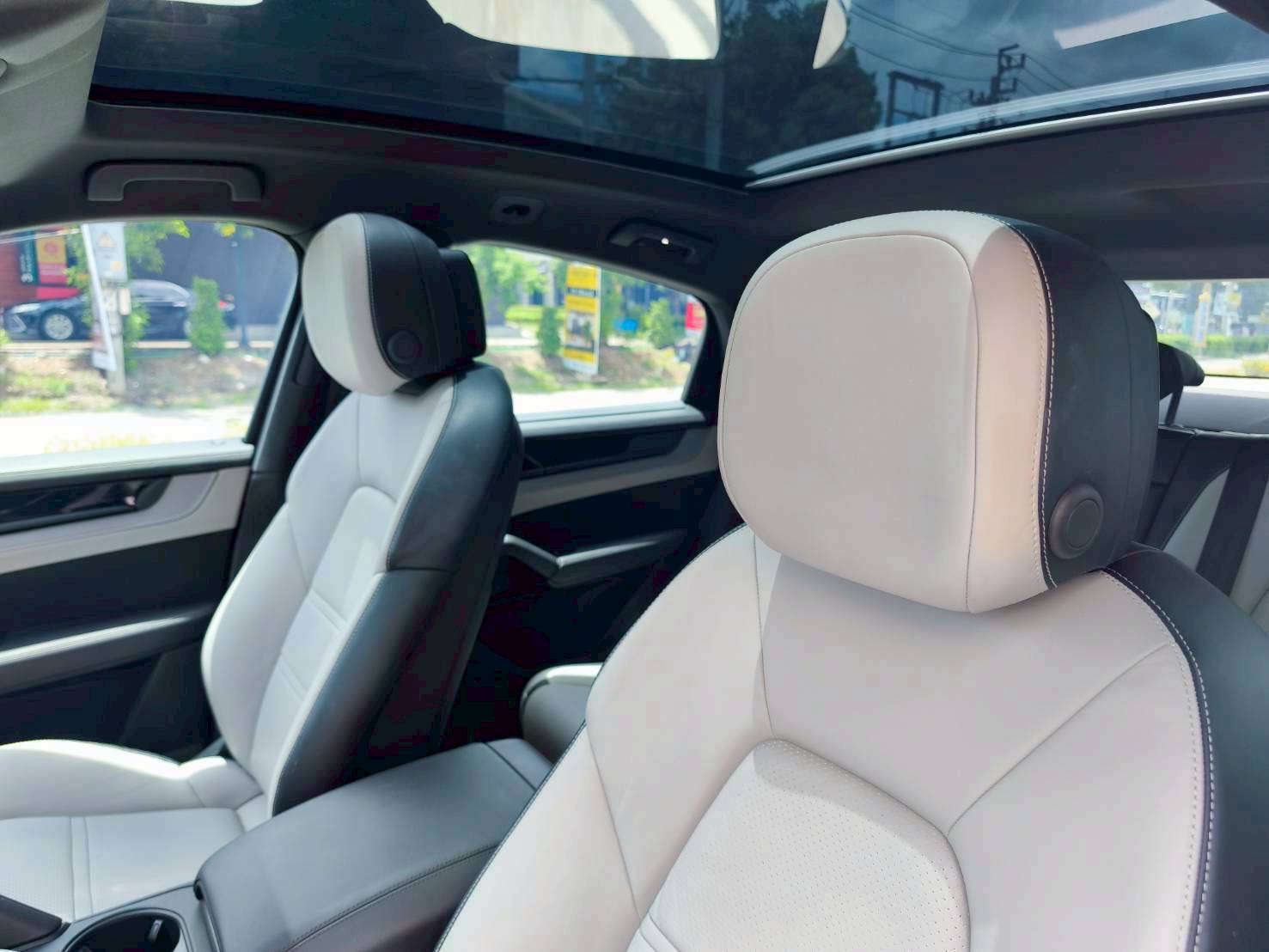 2025 Porsche Cayenne E-Hybrid สีฟ้า (รูปที่ 12)