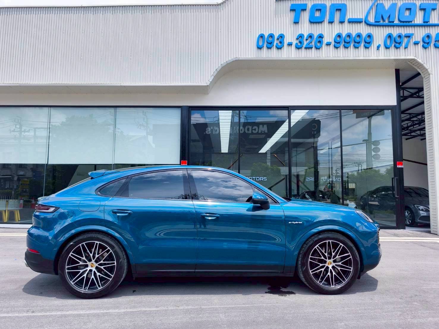 2025 Porsche Cayenne E-Hybrid สีฟ้า (รูปที่ 17)