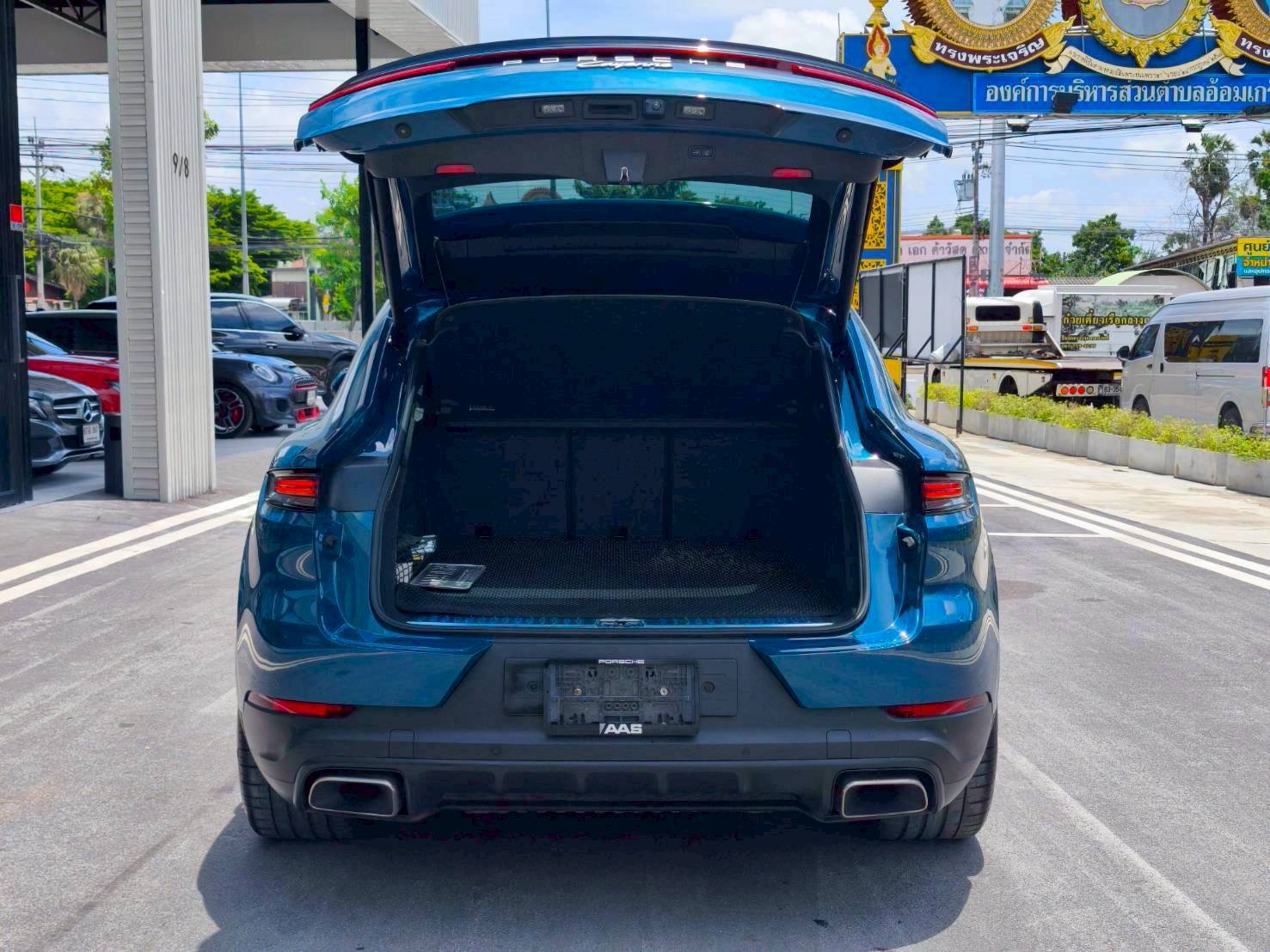 2025 Porsche Cayenne E-Hybrid สีฟ้า (รูปที่ 16)