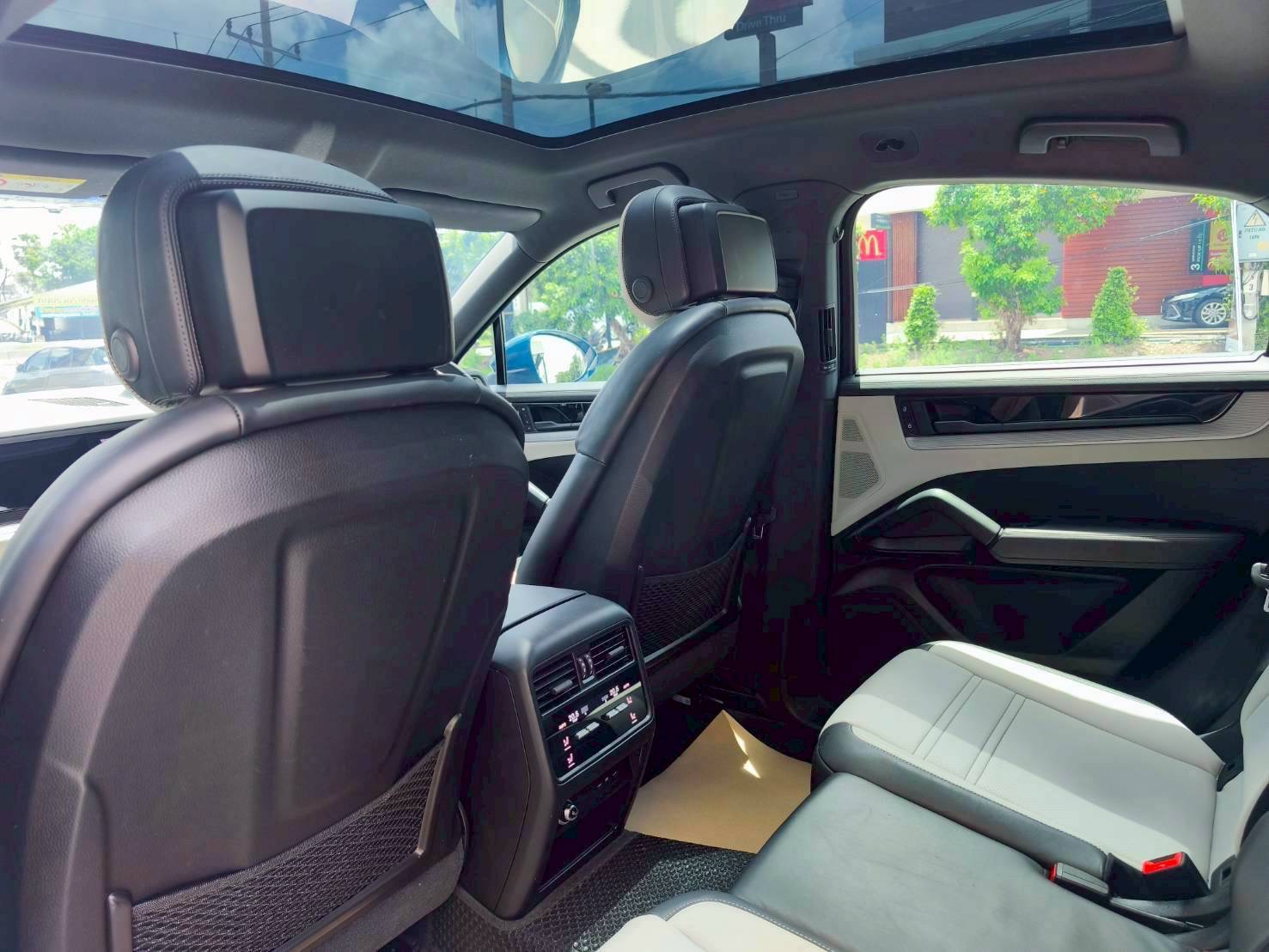 2025 Porsche Cayenne E-Hybrid สีฟ้า (รูปที่ 9)