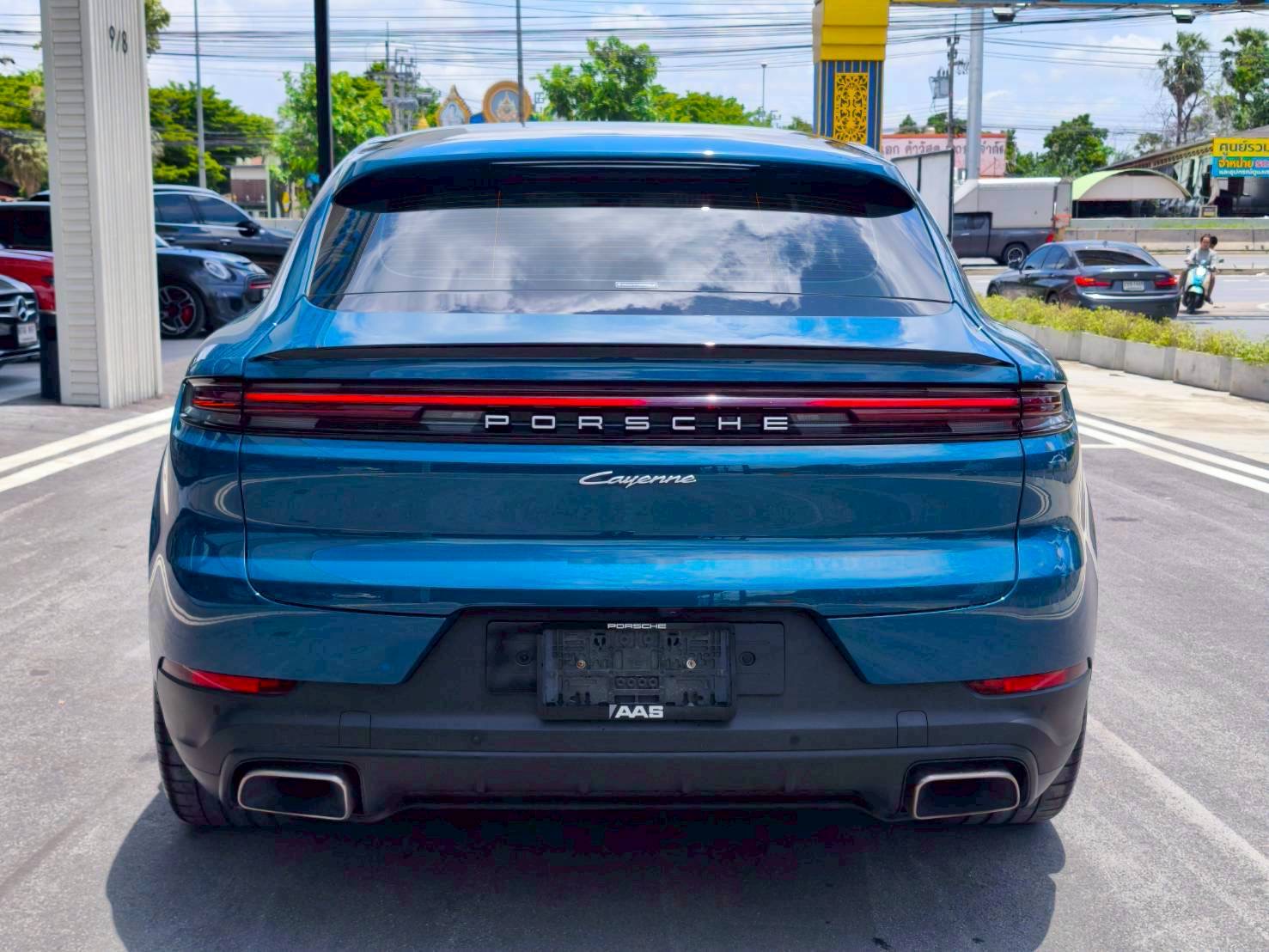 2025 Porsche Cayenne E-Hybrid สีฟ้า (รูปที่ 15)