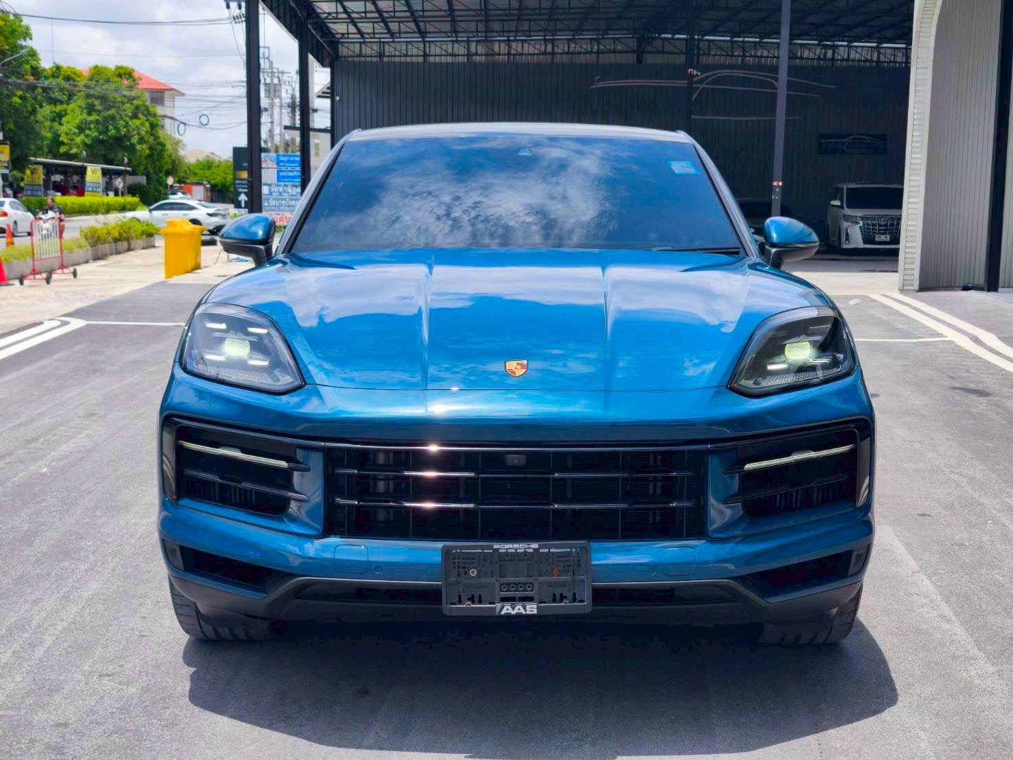 2025 Porsche Cayenne E-Hybrid สีฟ้า (รูปที่ 4)