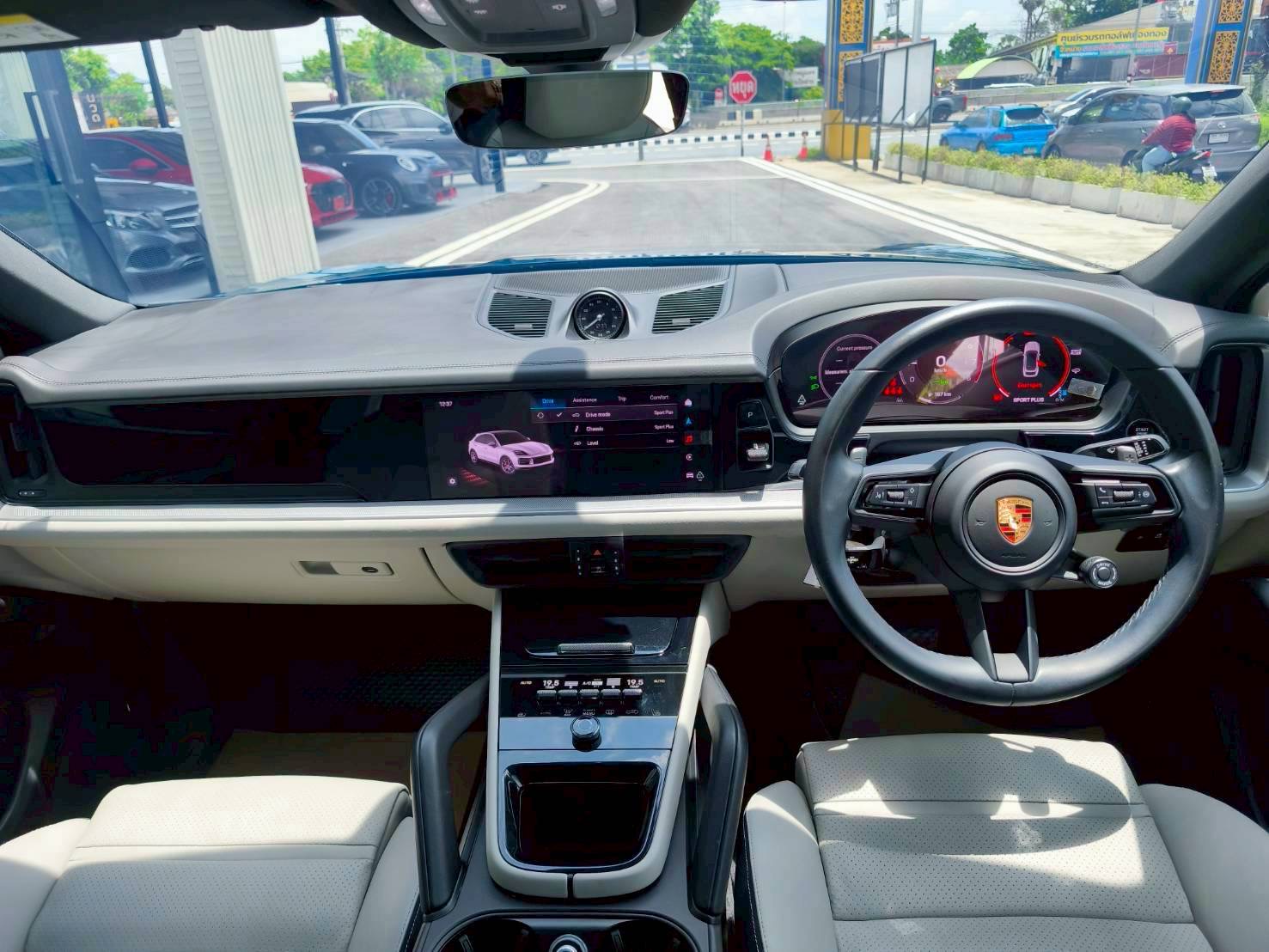 2025 Porsche Cayenne E-Hybrid สีฟ้า (รูปที่ 7)