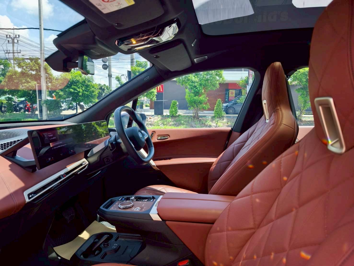 2023 BMW iX i20 สีเทา (รูปที่ 9)