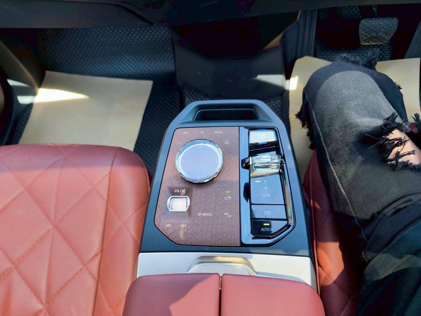 2023 BMW iX i20 สีเทา (รูปที่ 5)