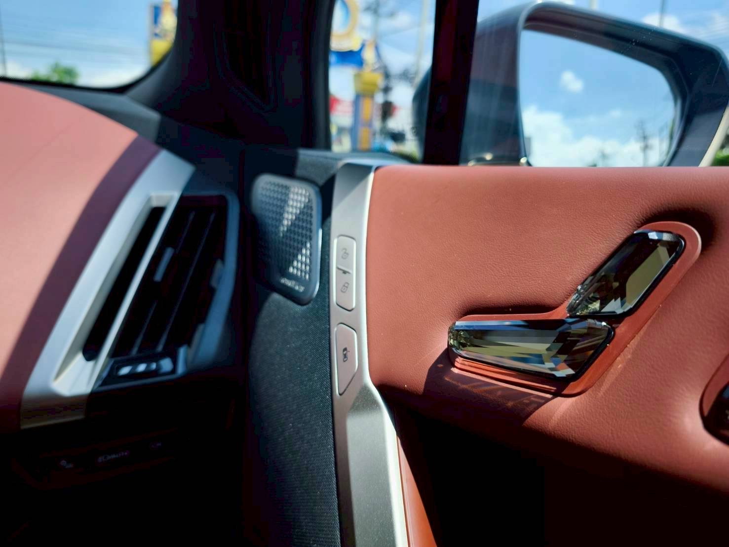 2023 BMW iX i20 สีเทา (รูปที่ 4)