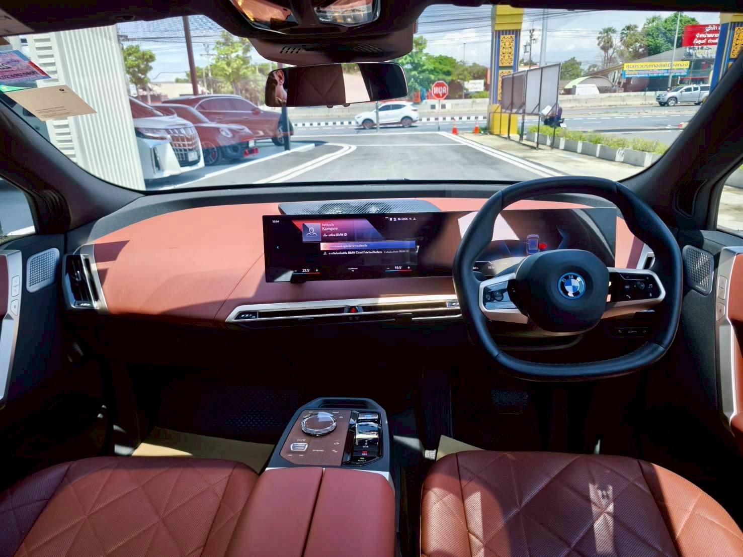2023 BMW iX i20 สีเทา (รูปที่ 10)