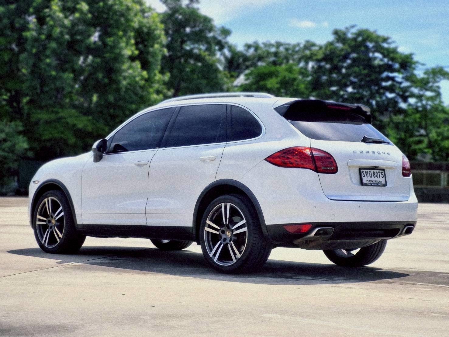 2014 Porsche Cayenne สีขาว (รูปที่ 6)