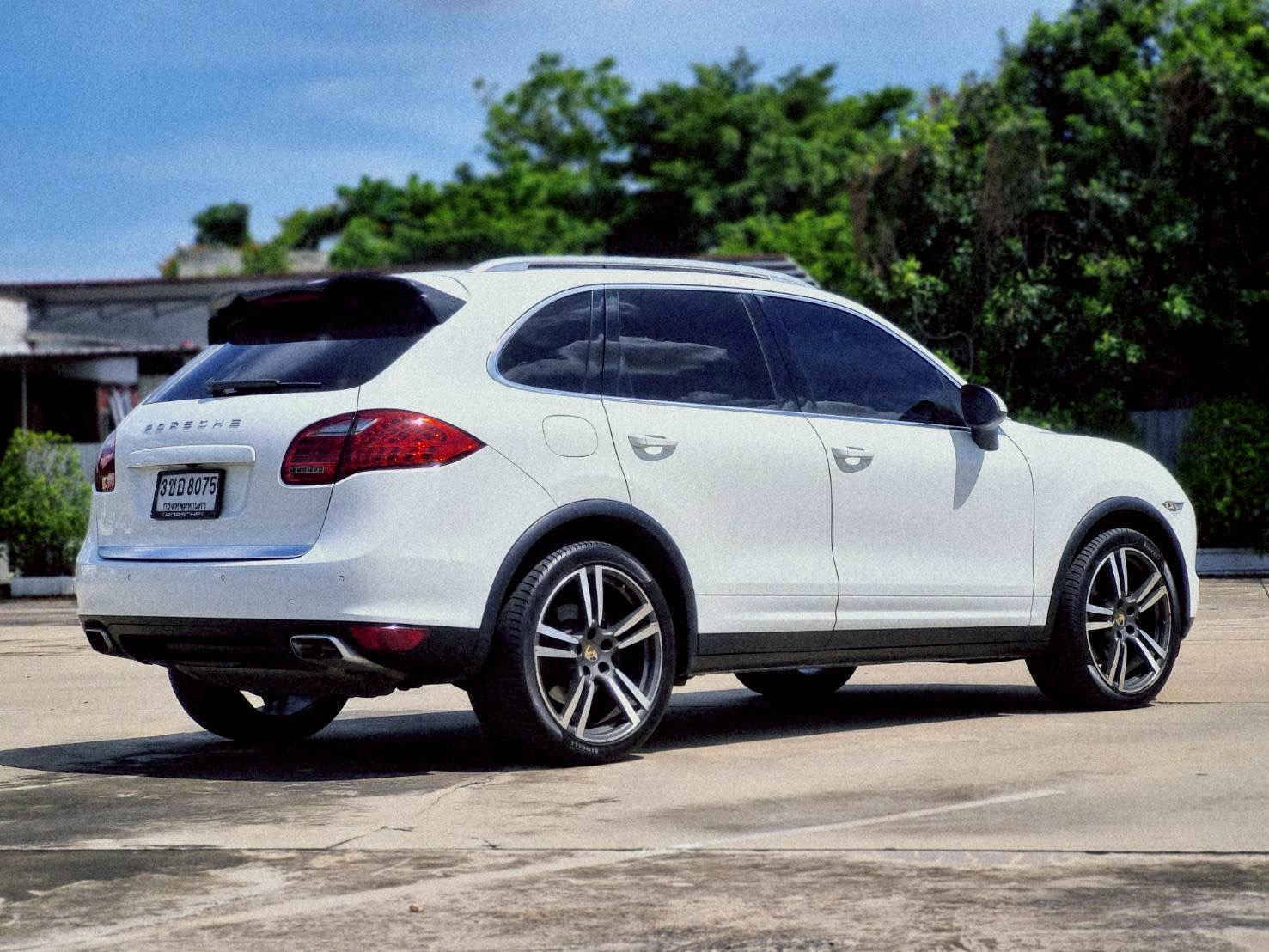 2014 Porsche Cayenne สีขาว (รูปที่ 4)