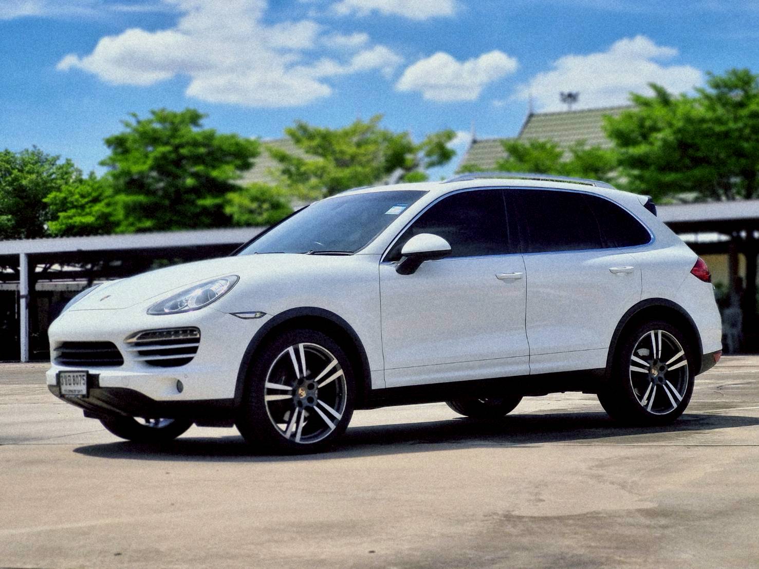 2014 Porsche Cayenne สีขาว (รูปที่ 2)